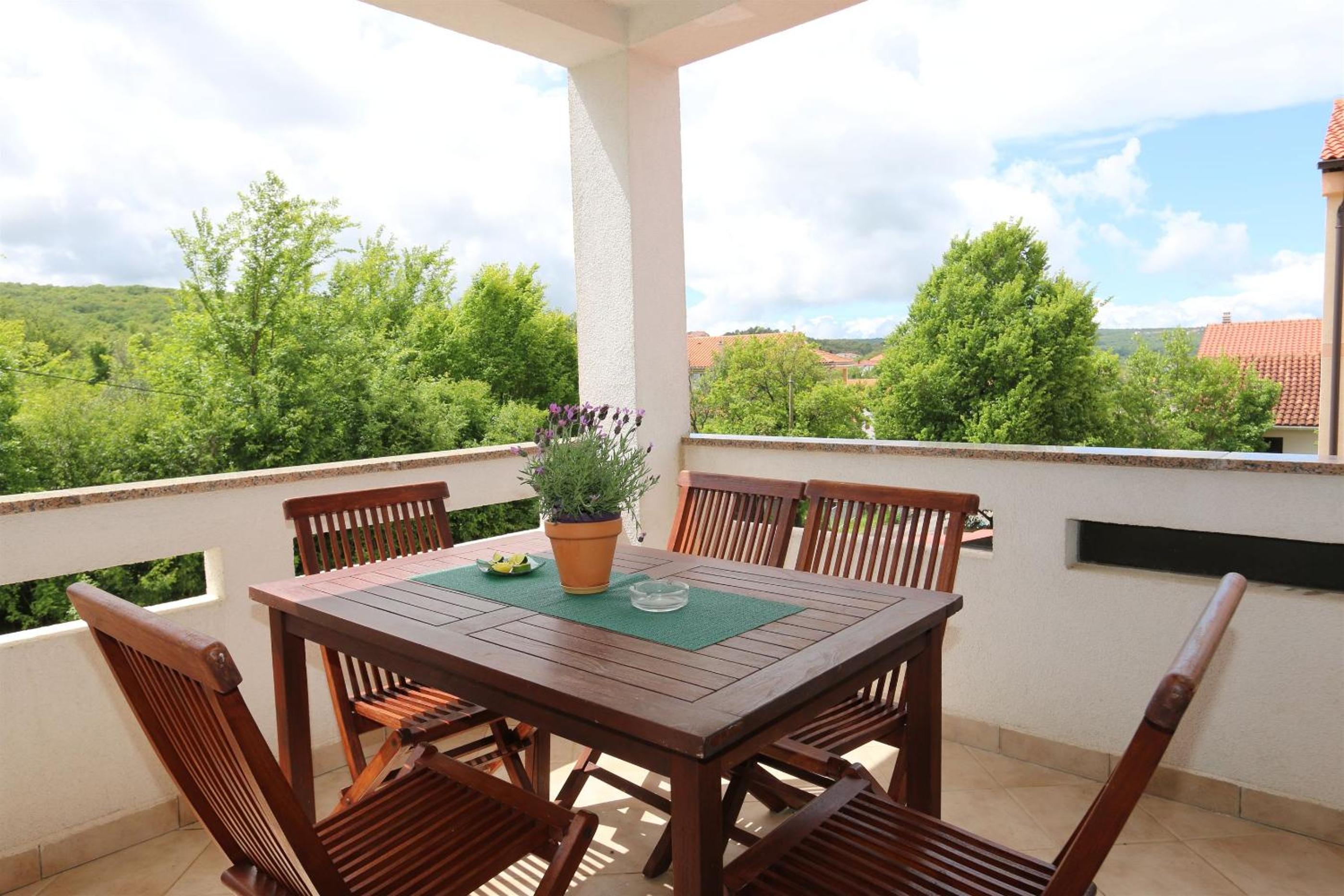 Apartment Bensak view 4