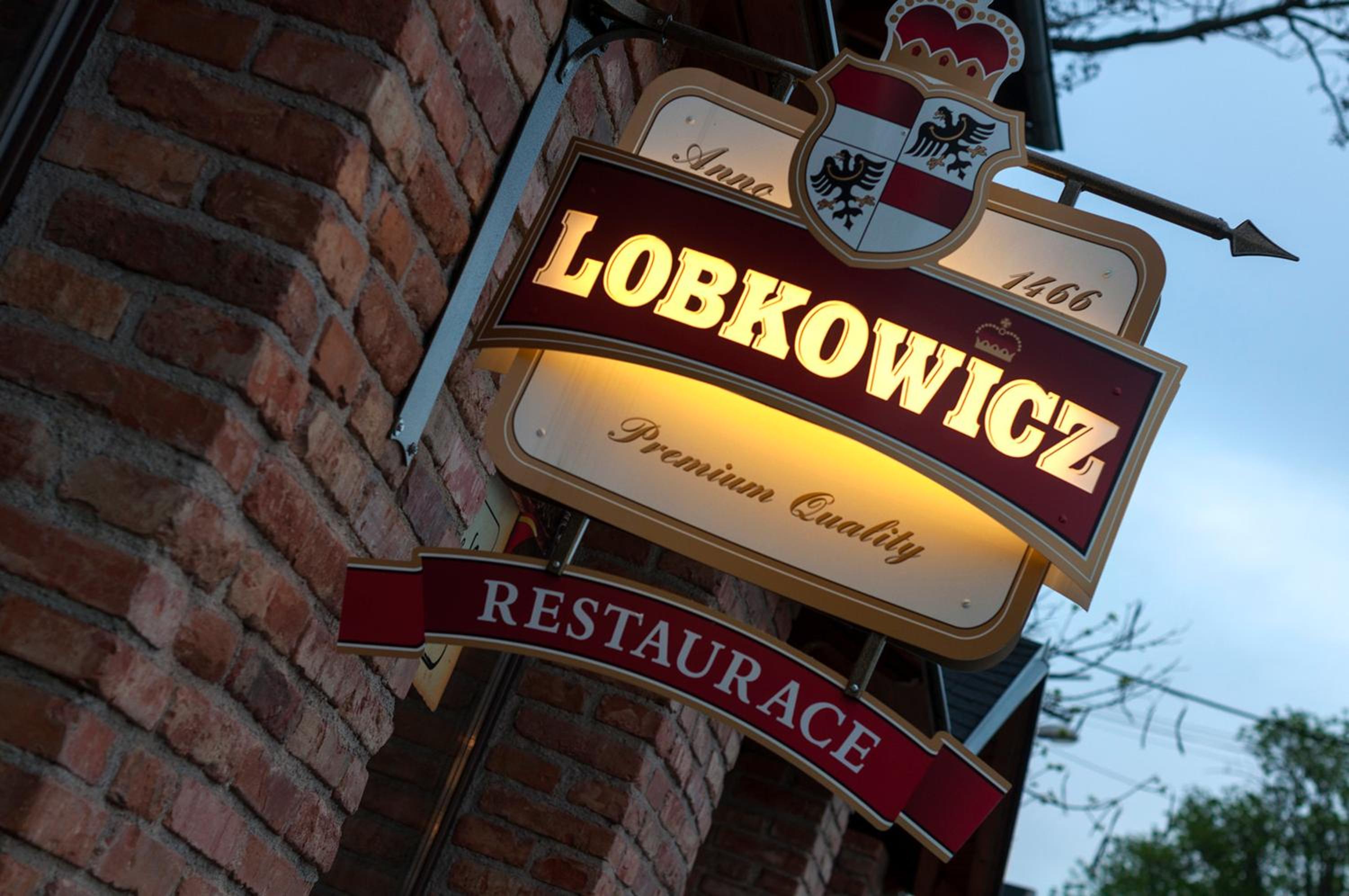 Penzión Wellness & Restaurant Zoborská, free parking