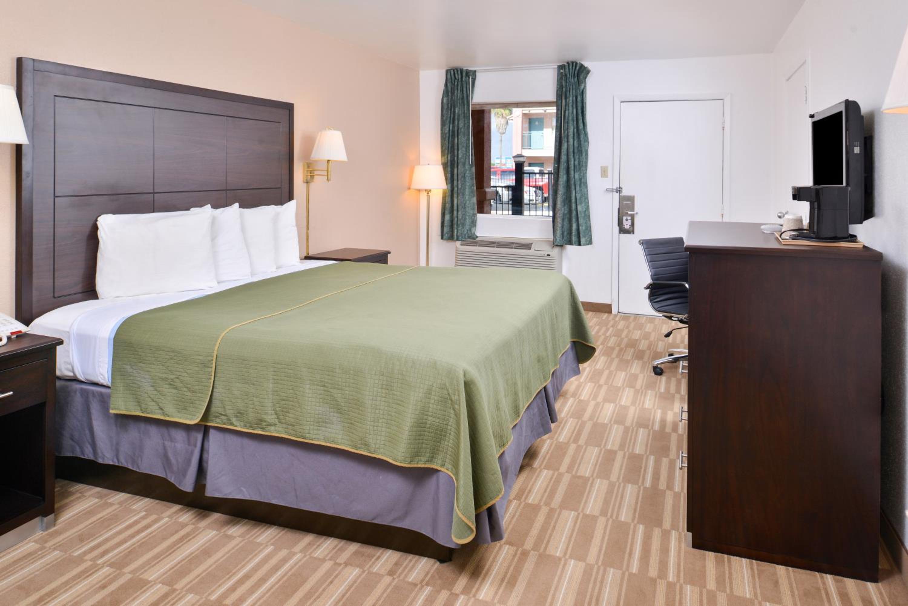 Americas Best Value Inn Clute view 3