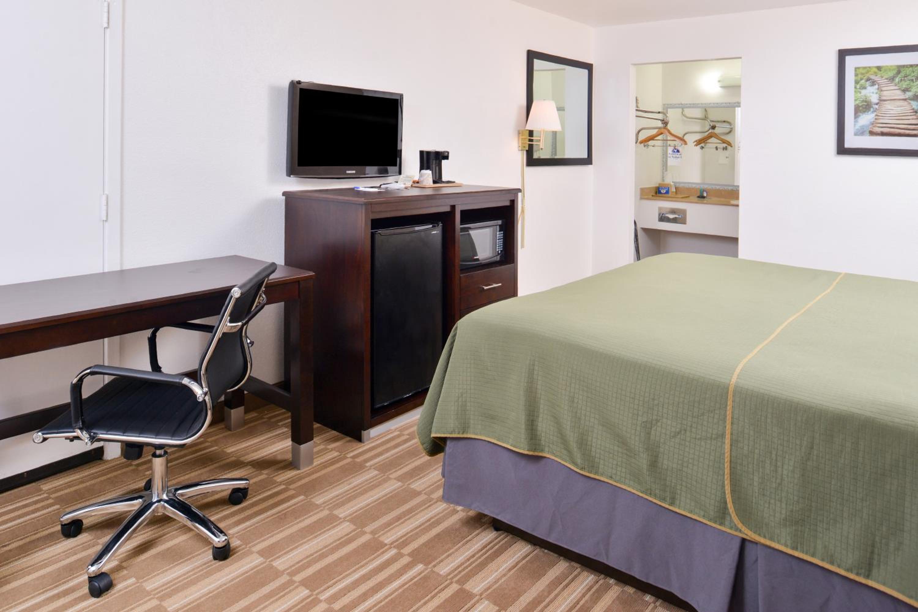 Americas Best Value Inn Clute view 2