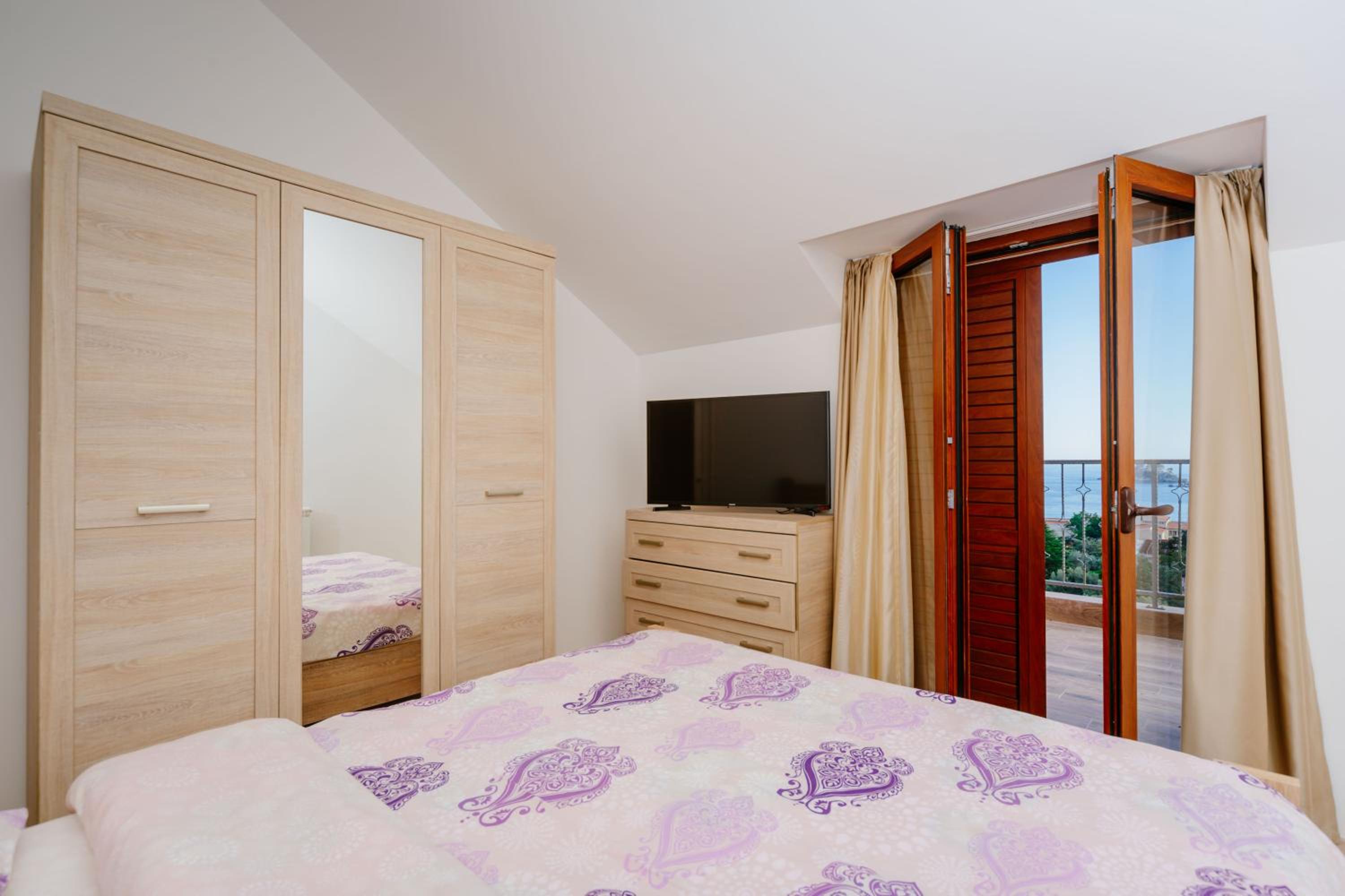 Opium Mar Apartments