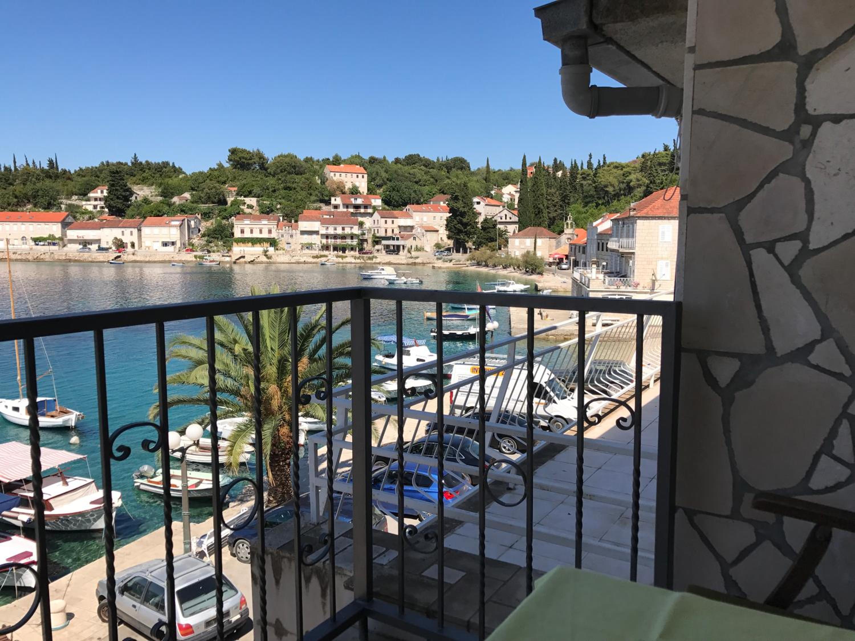 Divna Apartments and Rooms