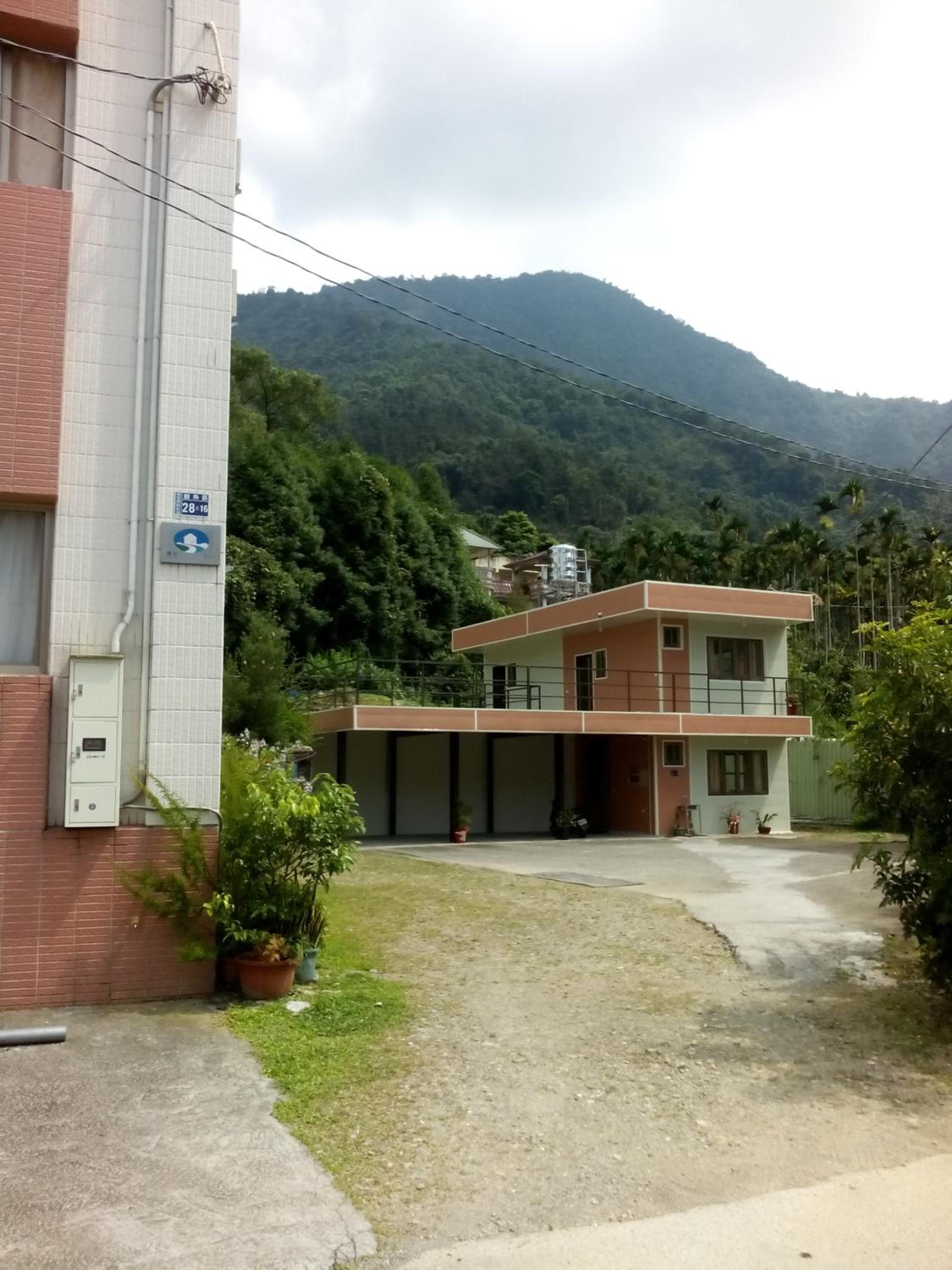 Photo 10