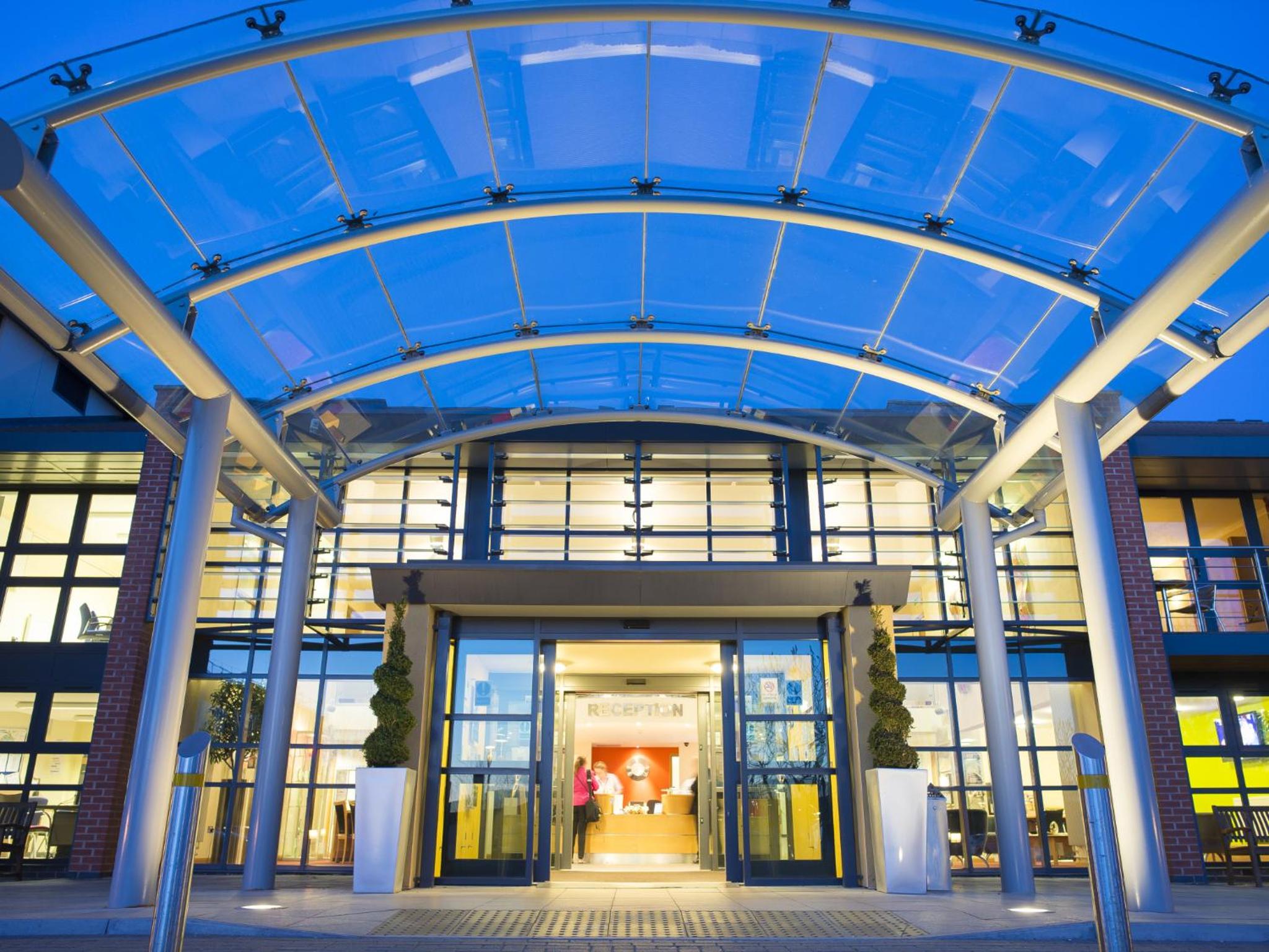 Loughborough Vacations - Burleigh Court Hotel and Leisure - Property Image 1