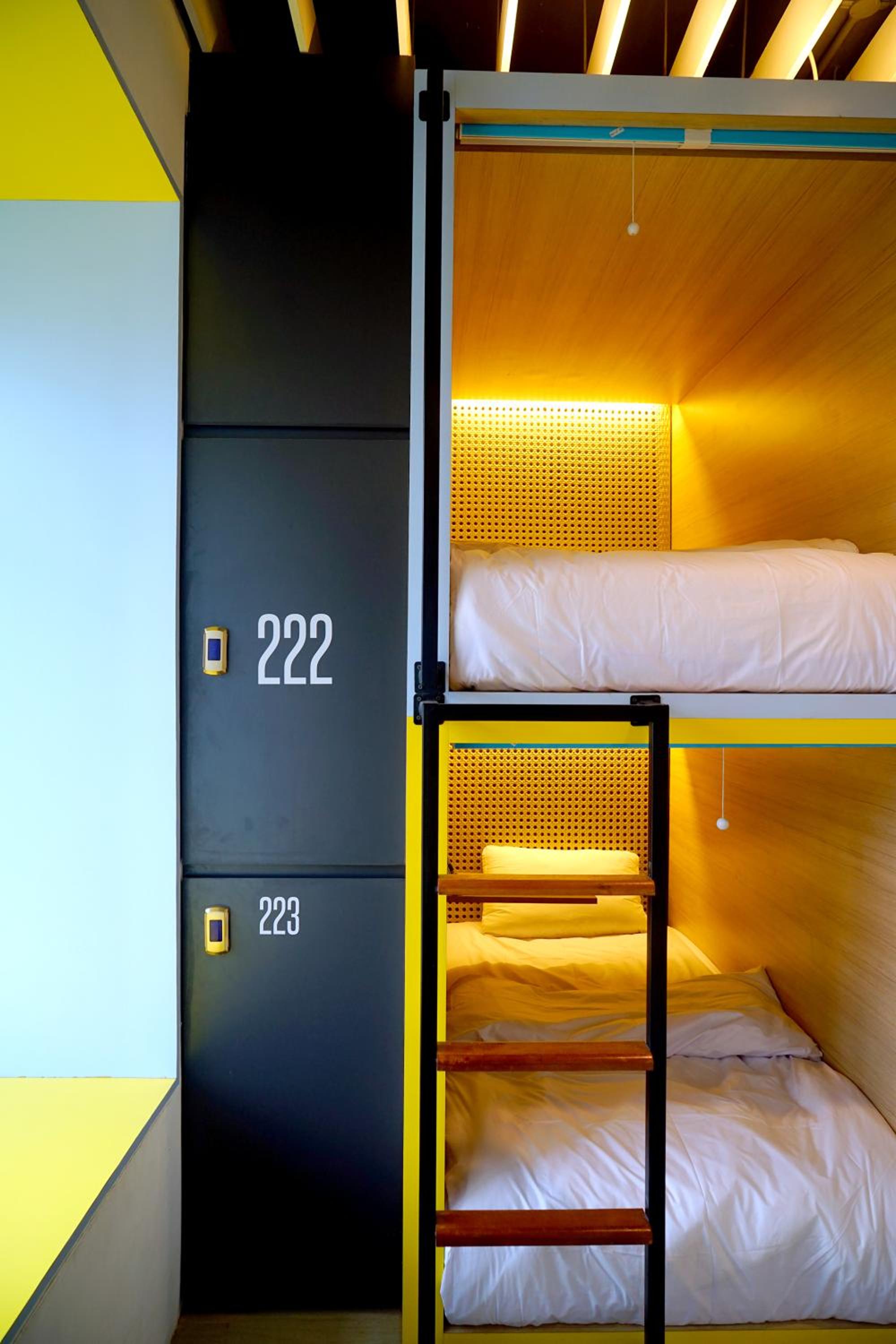 Borough Capsule Hostel Bali