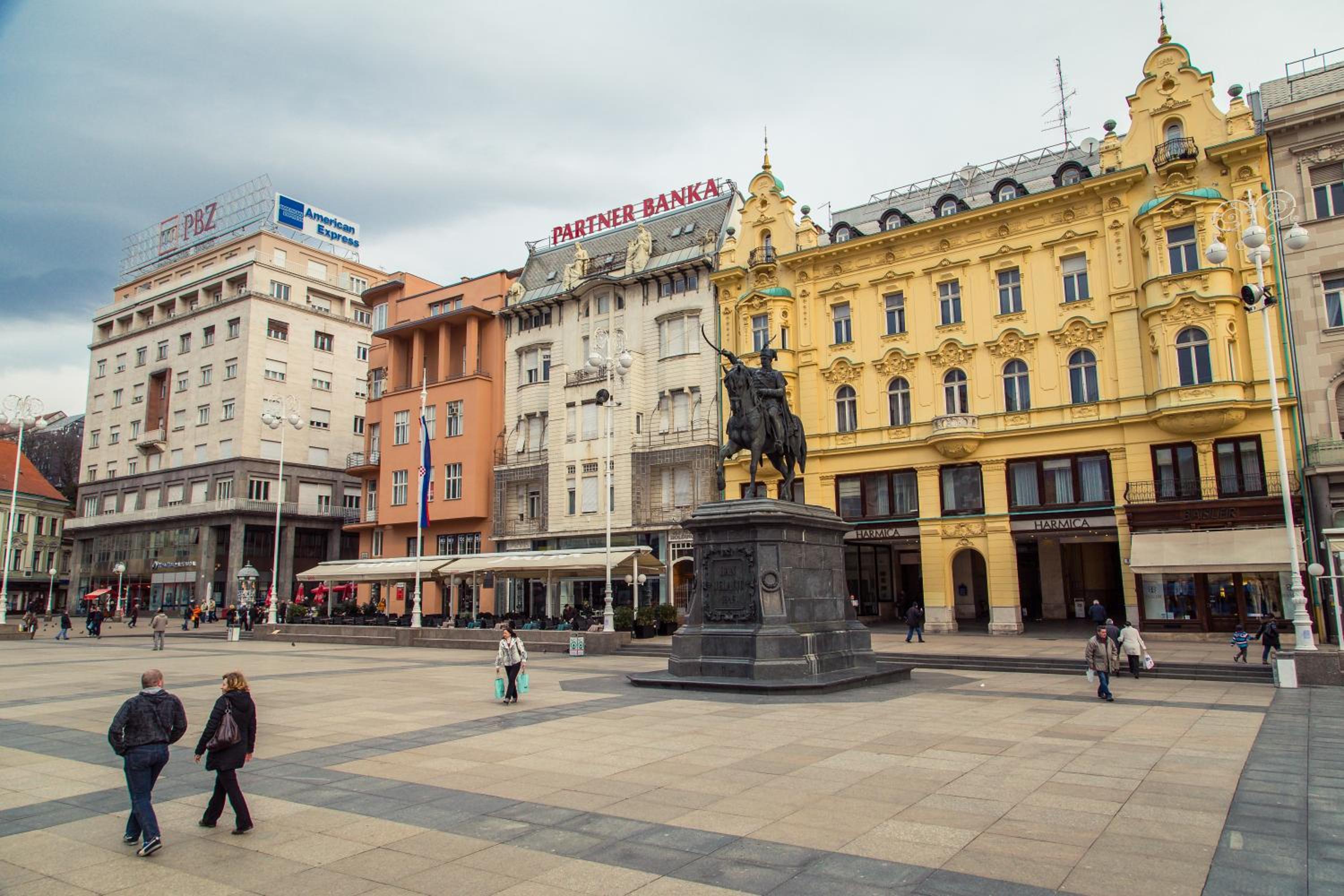 Main Square penthouse