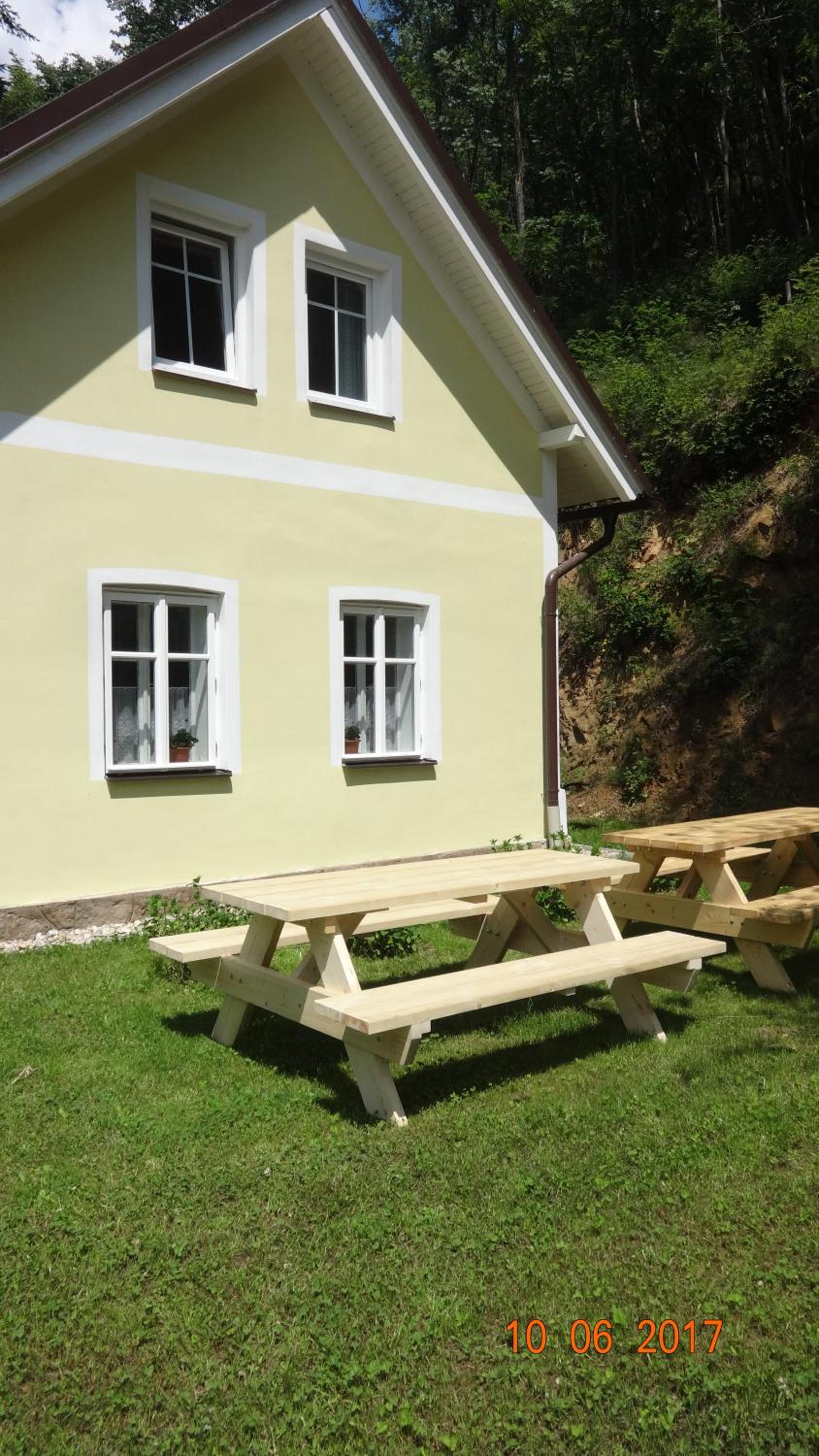 Chaloupka za potůčkem