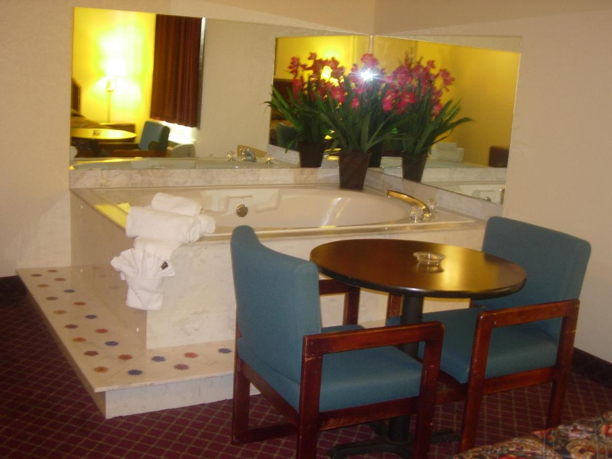 Western Inn & Suites view 4