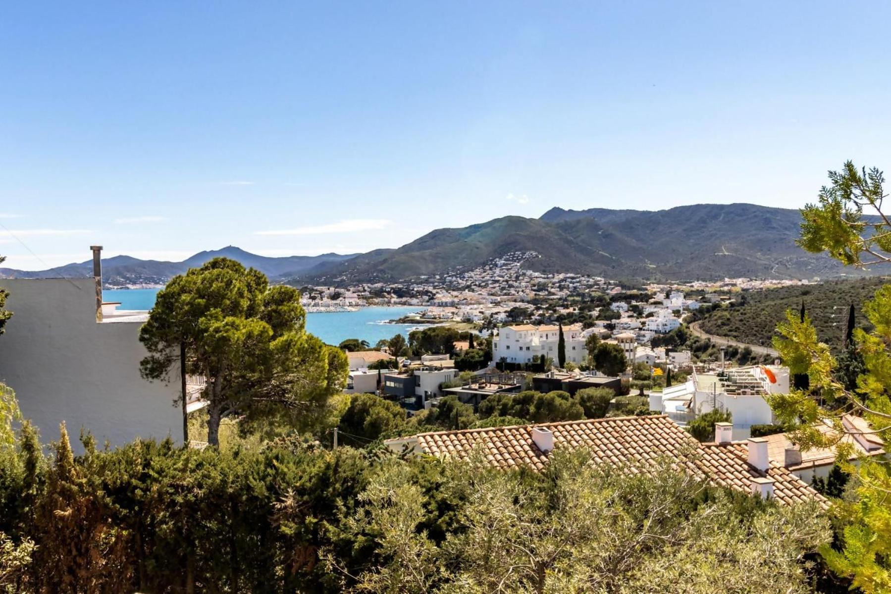 Grifeu 12 - Estudio con vistas de montaña y costa