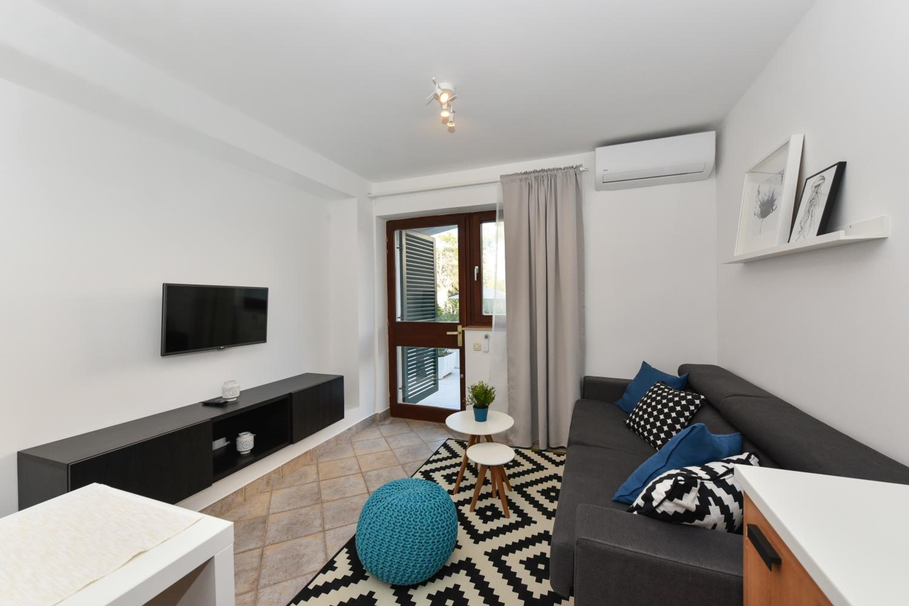 Mediterraneo Garden Apartments