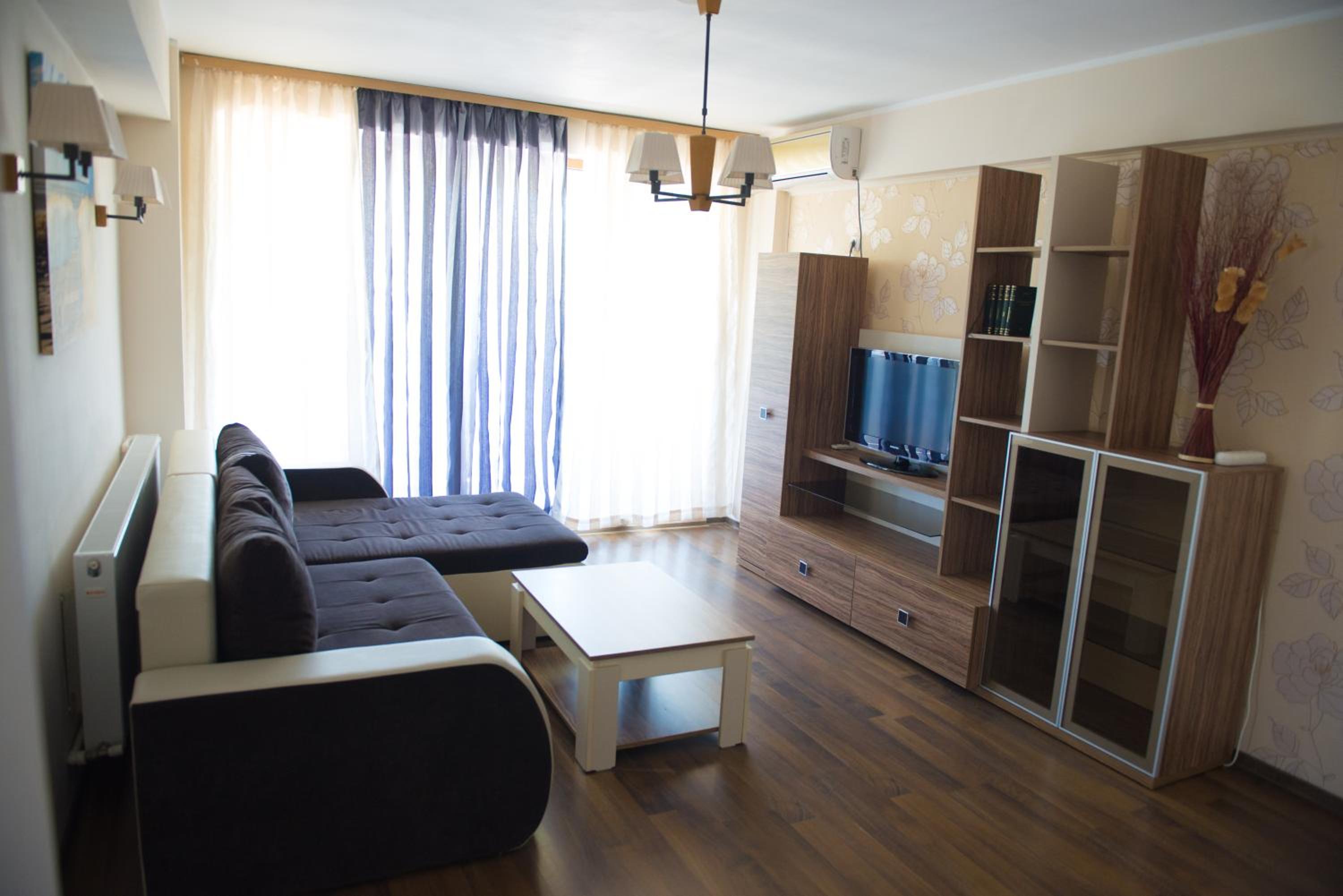 Arlequin Apartments view 4