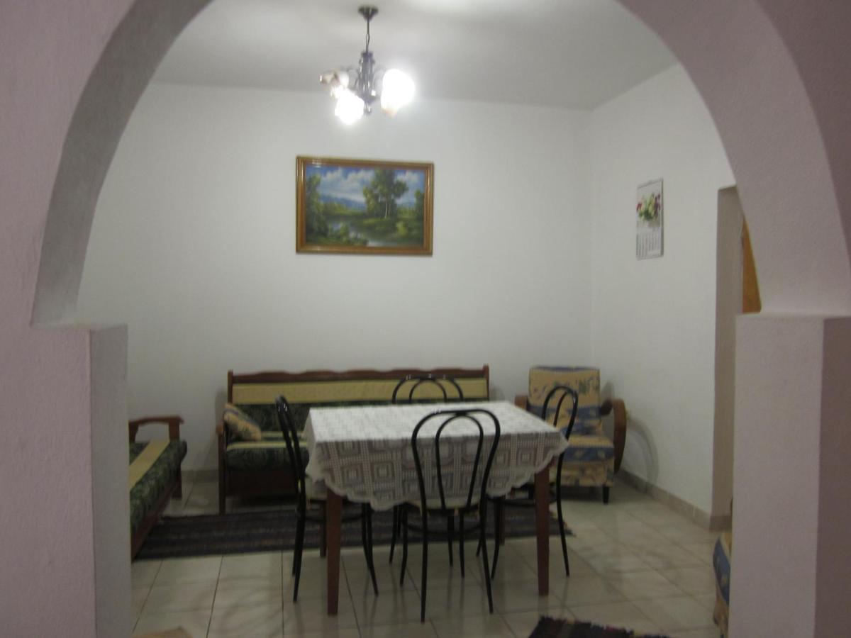 Guest House and Tavern Leo