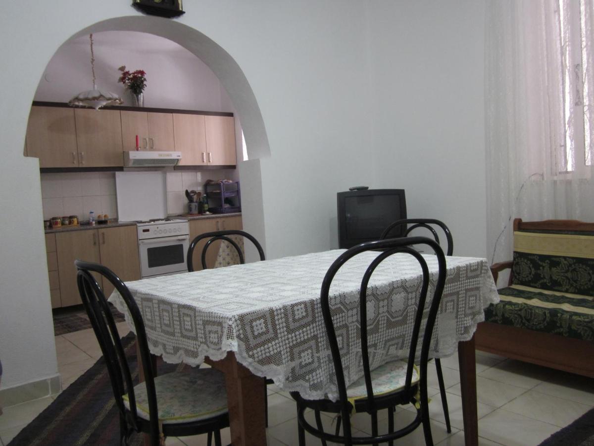 Guest House and Tavern Leo