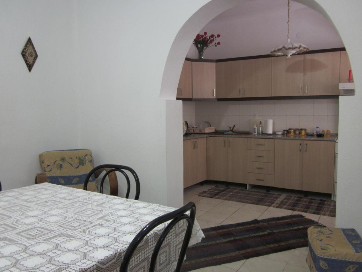 Guest House and Tavern Leo