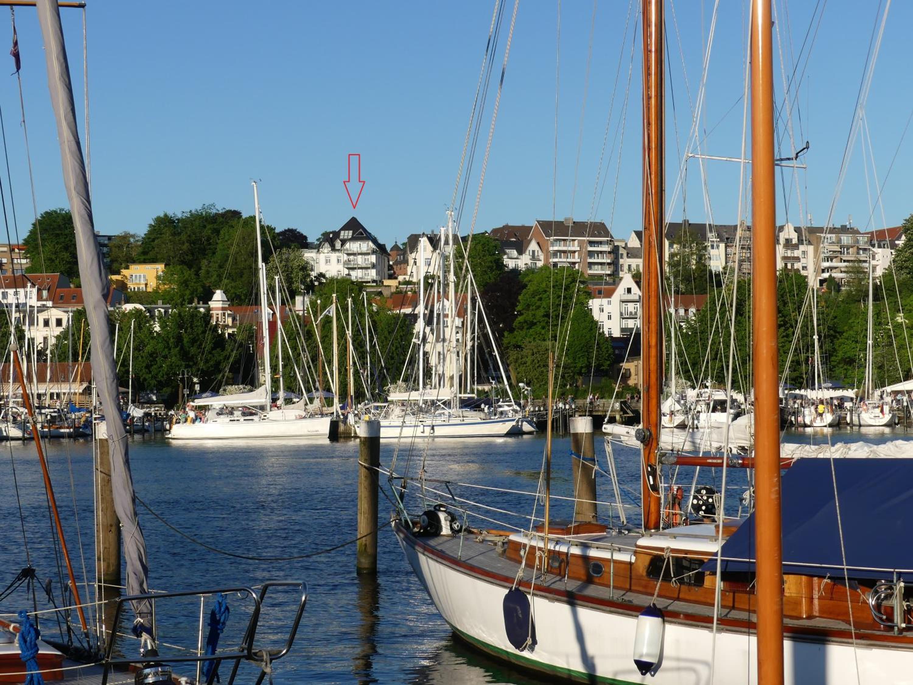 Stadtvilla mit Hafenpanorama