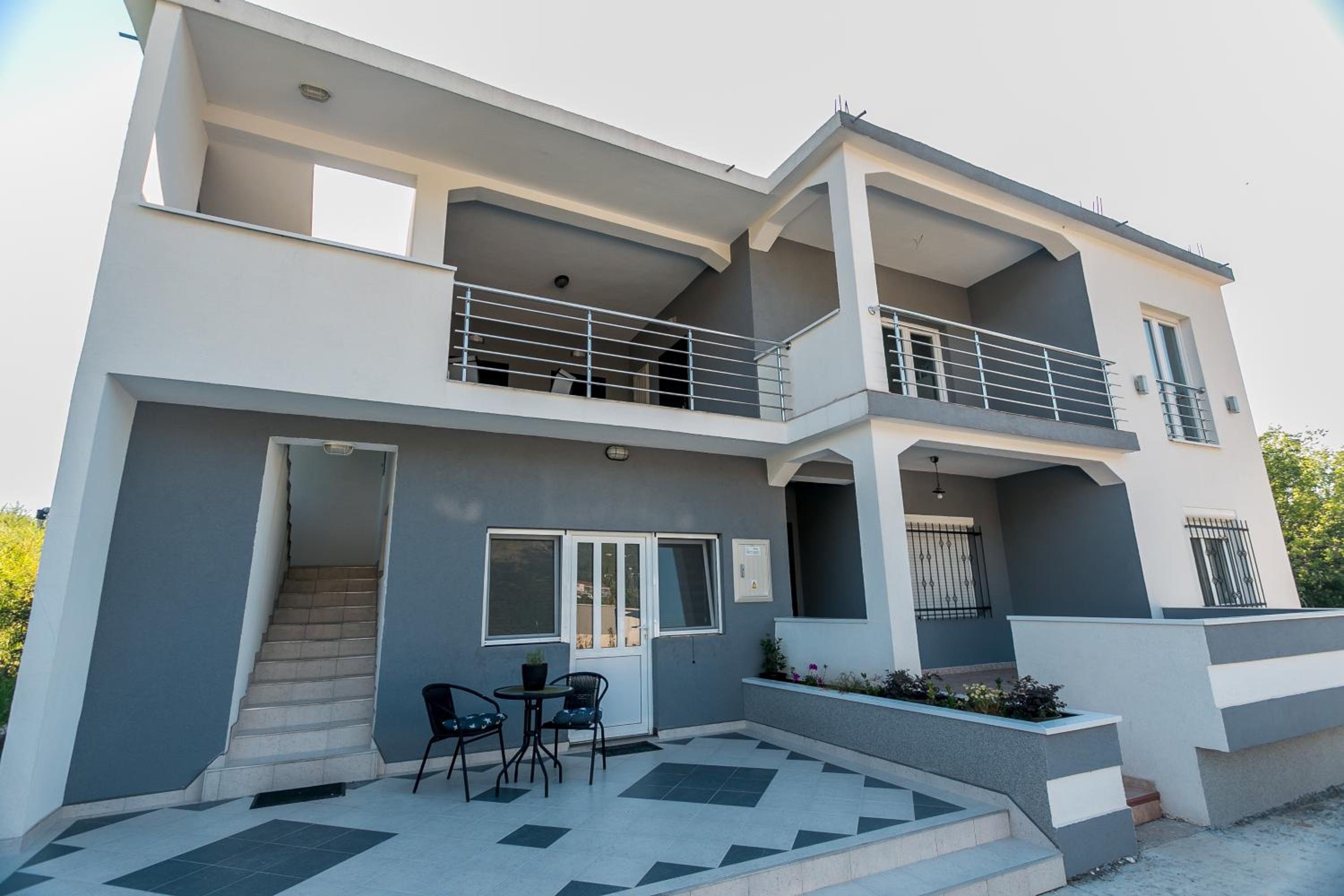 Tramonto Apartments
