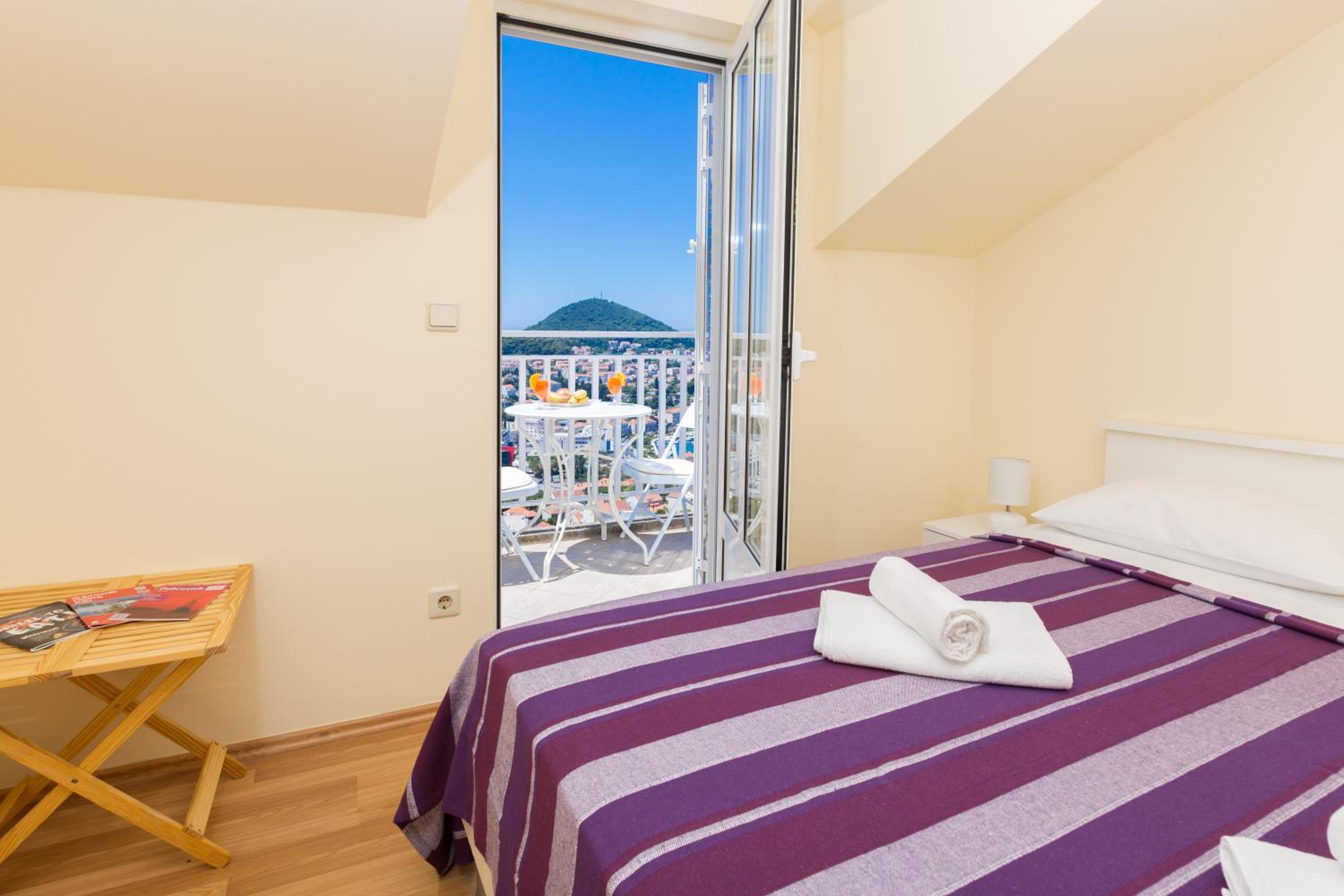 Solis Occasus Apartment