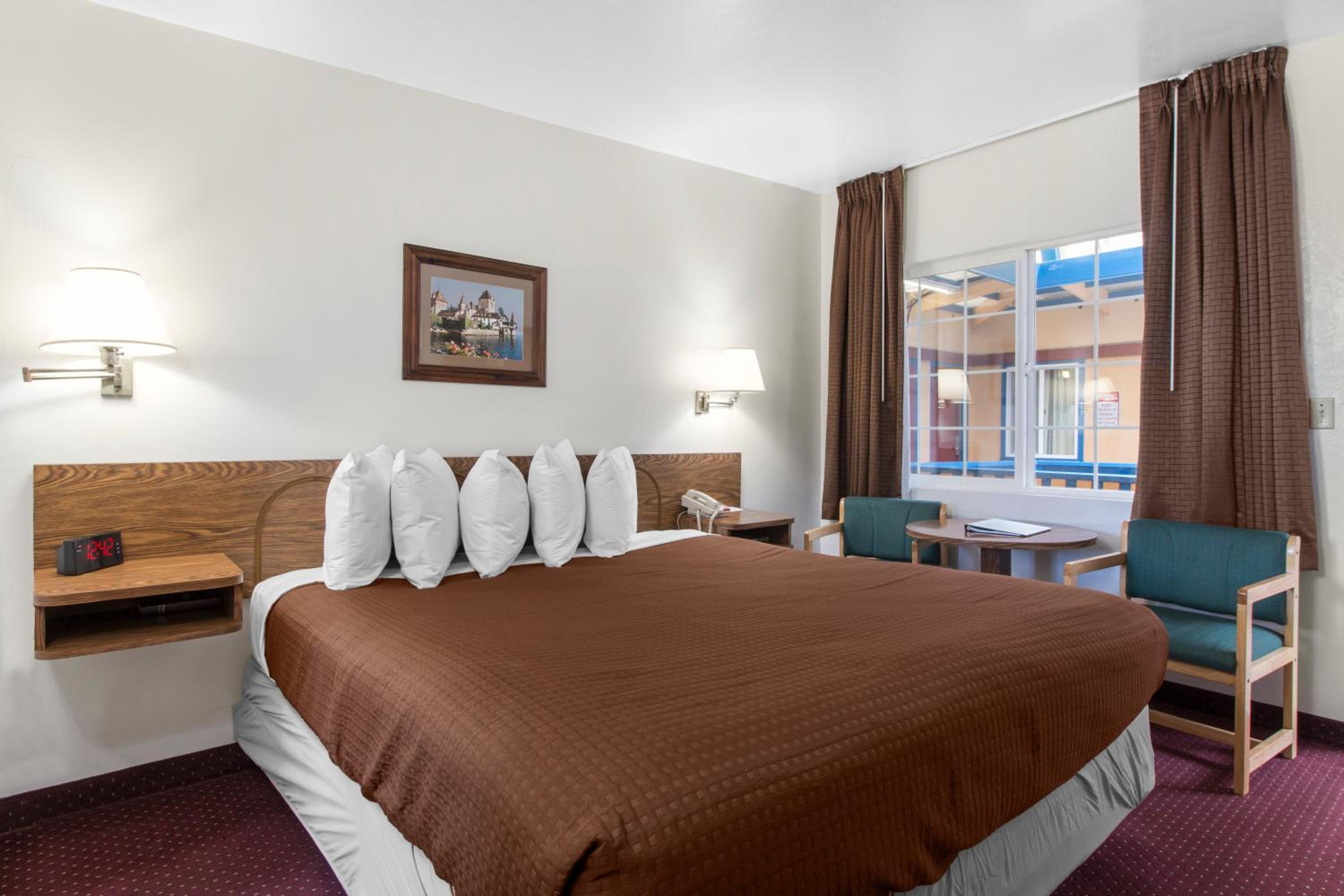 Eureka Town House Motel - Historic Old Town
