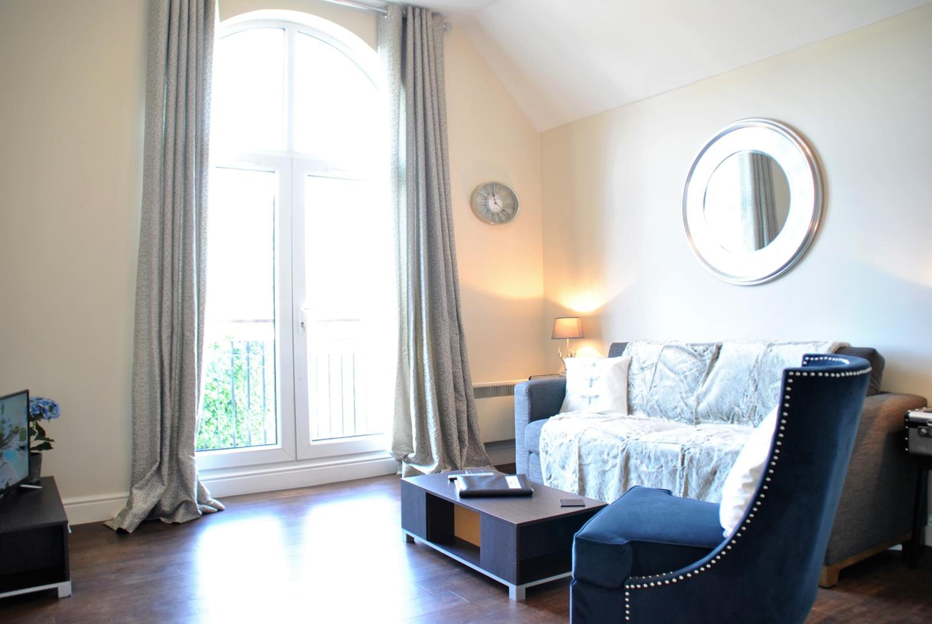 Lord Raglan House One Bedroom with Parking