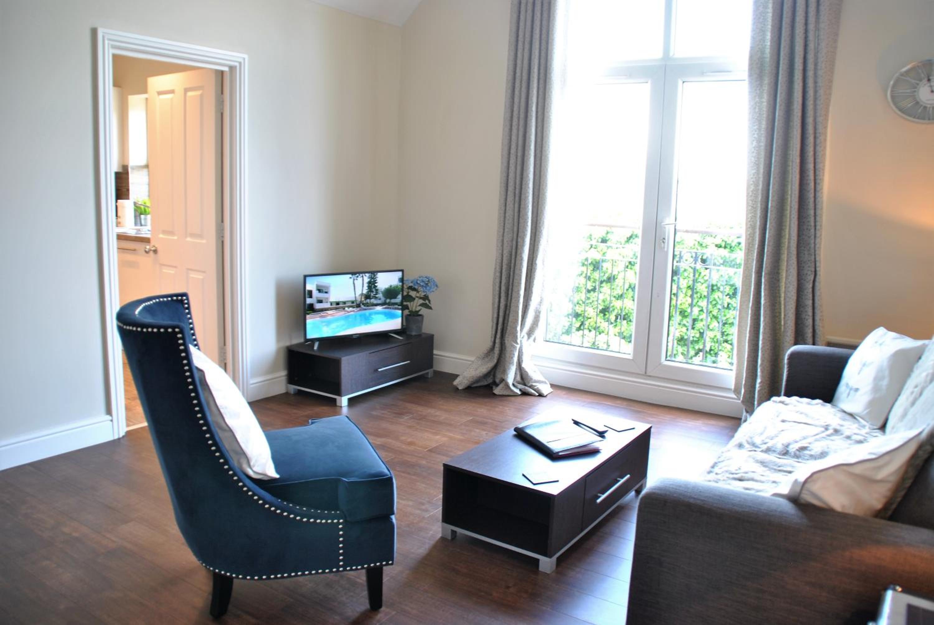 Lord Raglan House One Bedroom with Parking