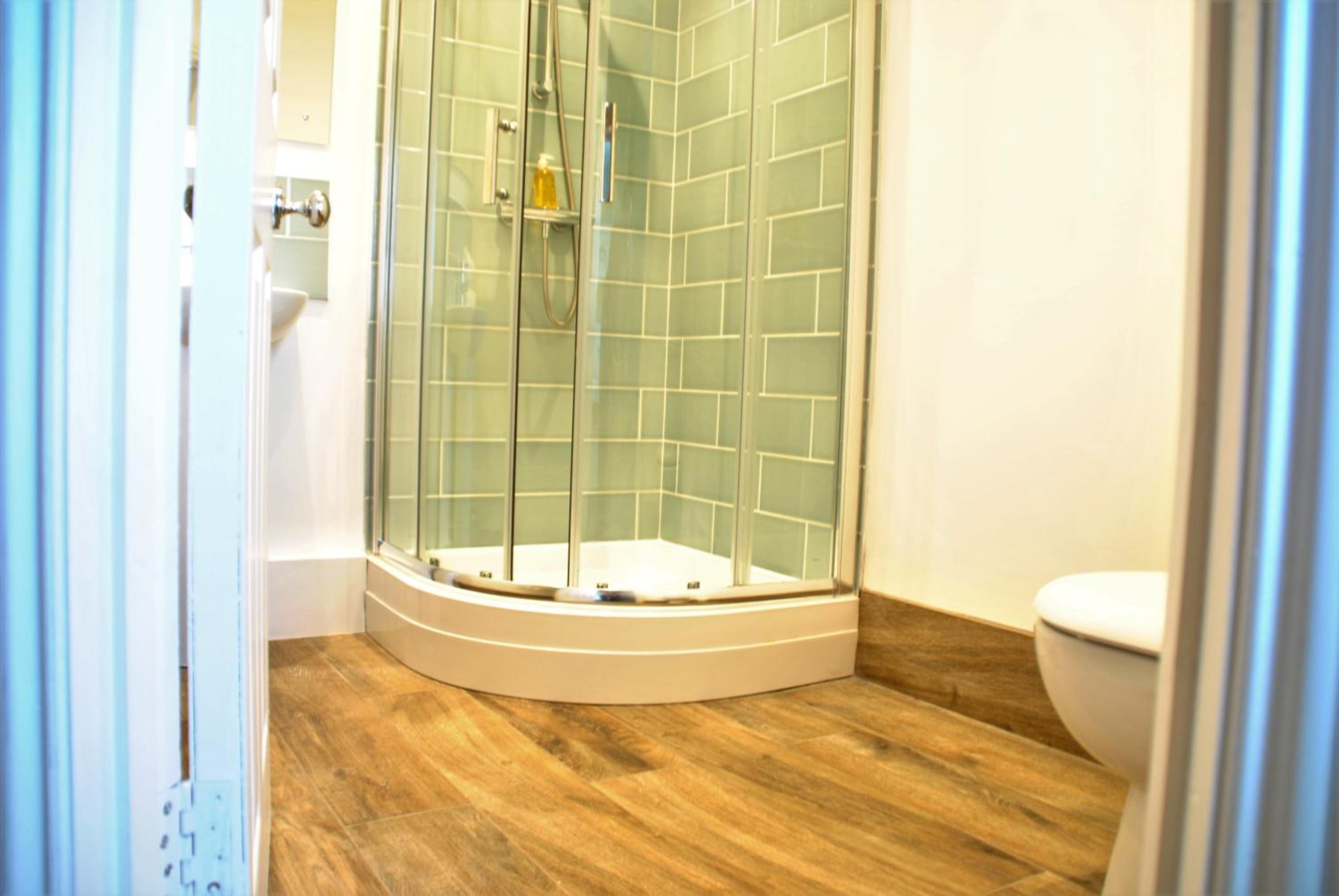 Lord Raglan House One Bedroom with Parking
