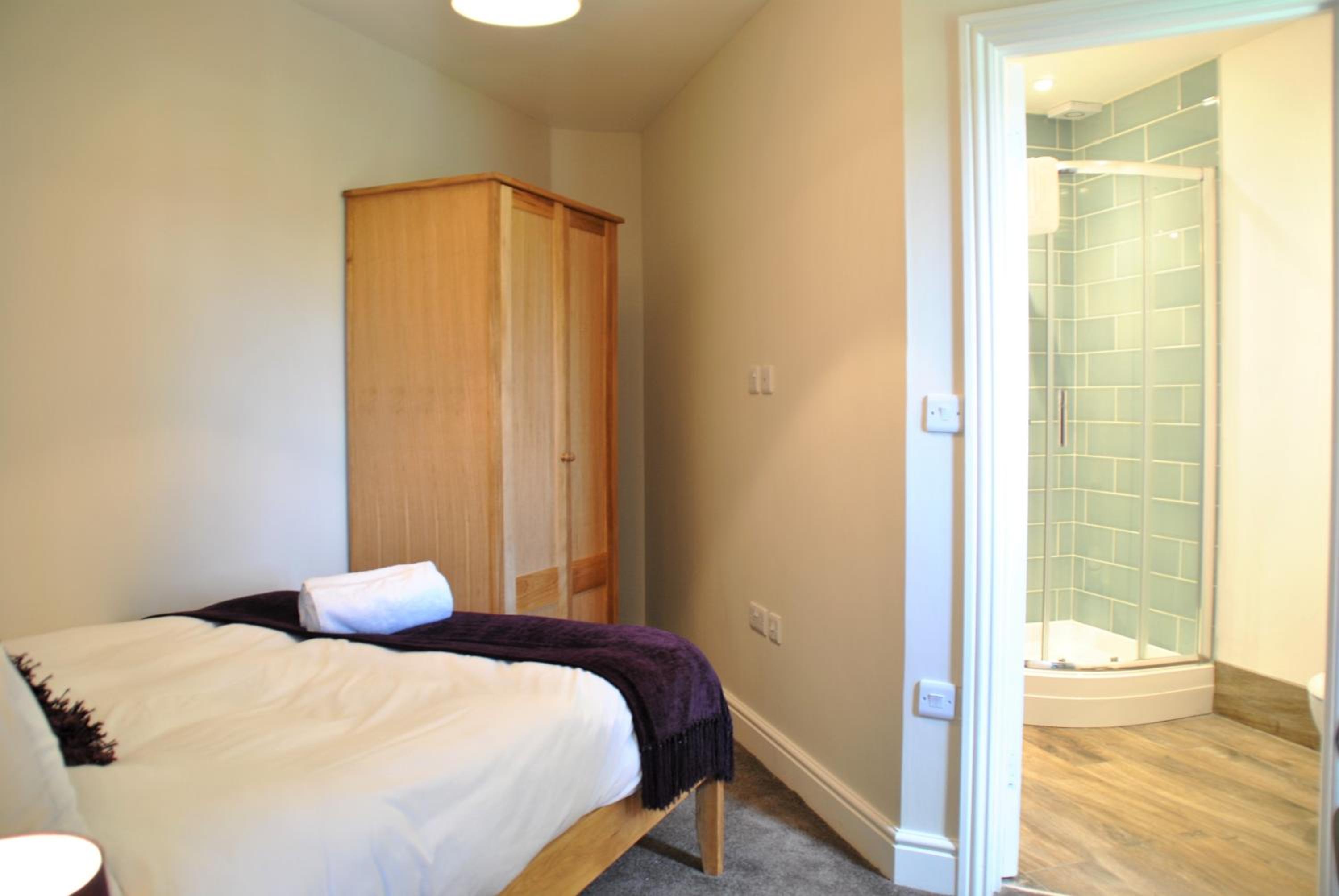 Lord Raglan House One Bedroom with Parking
