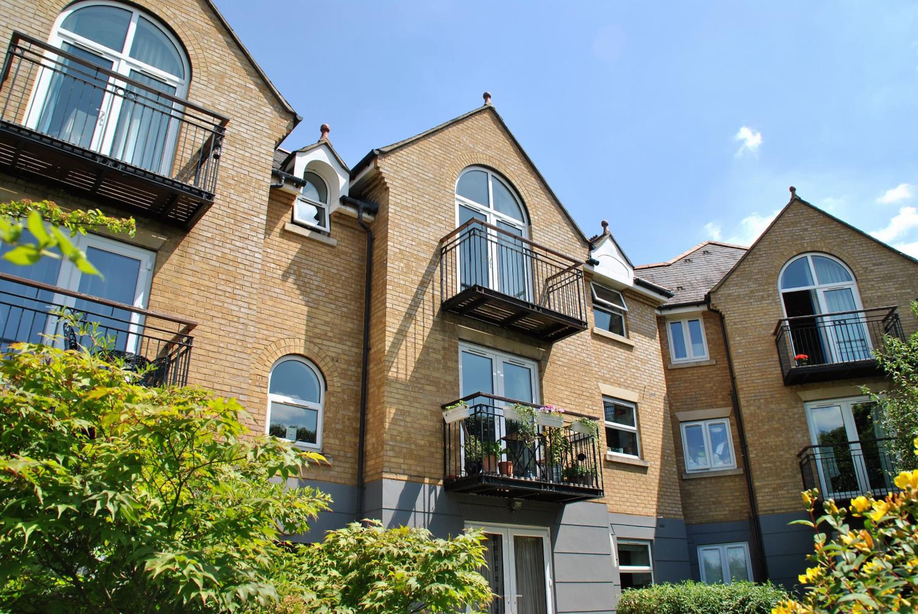 Lord Raglan House One Bedroom with Parking