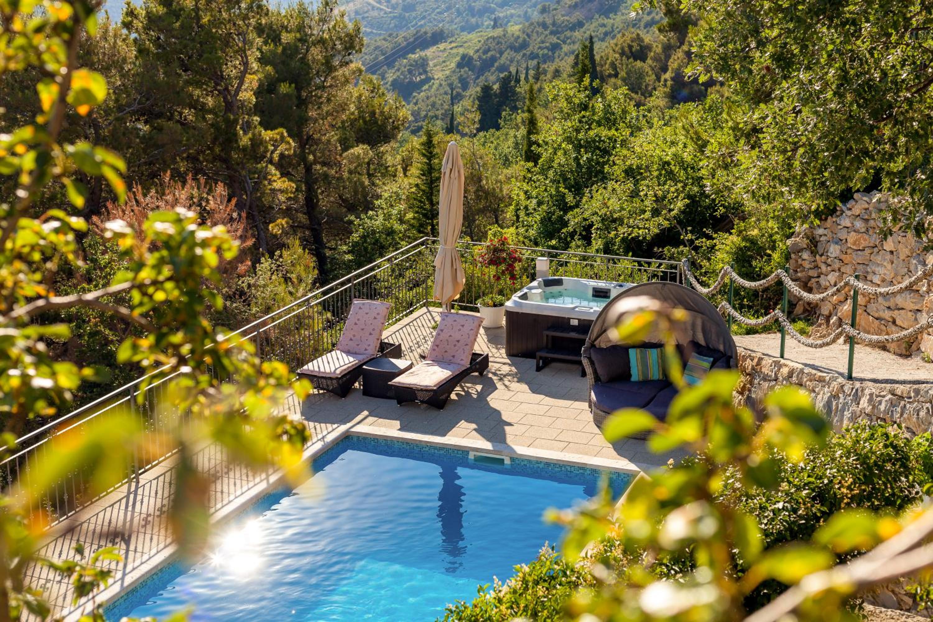 Apartment Stela with heated private pool and Whirlpool Gornje Sitno view 3