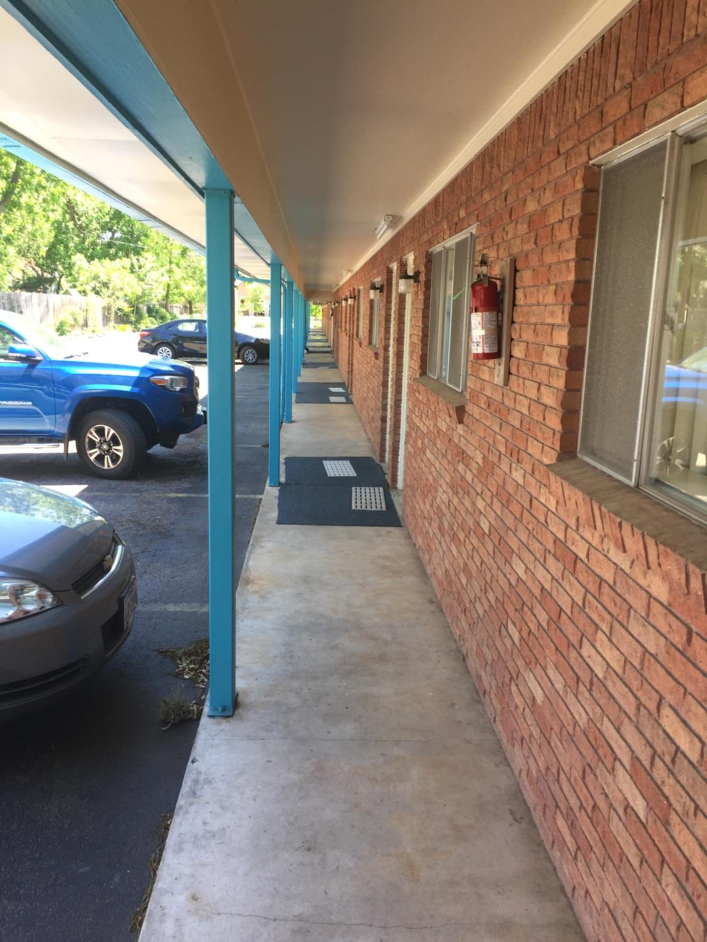 The Oak Motel