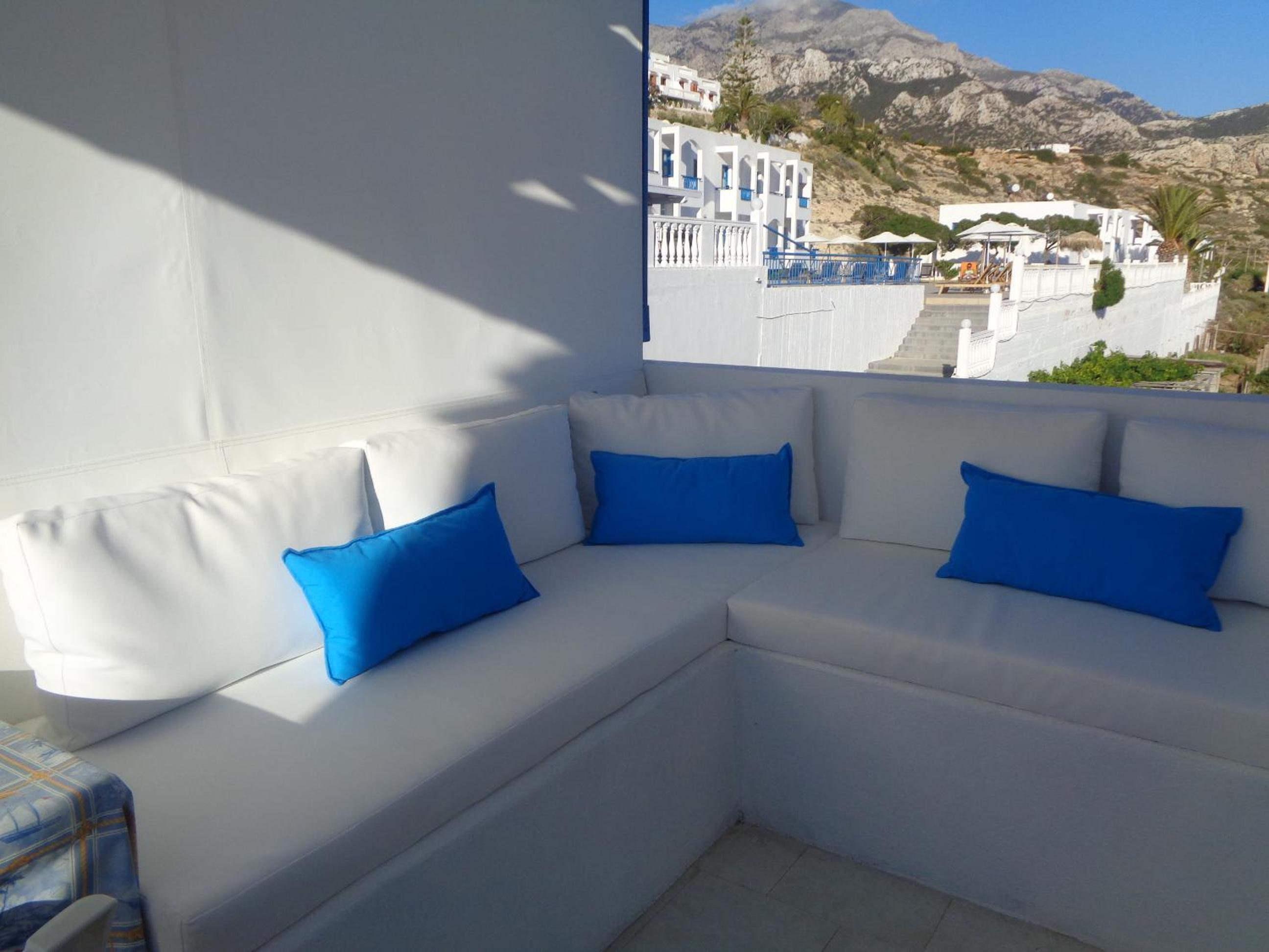 Blue and White Studios & Apartments