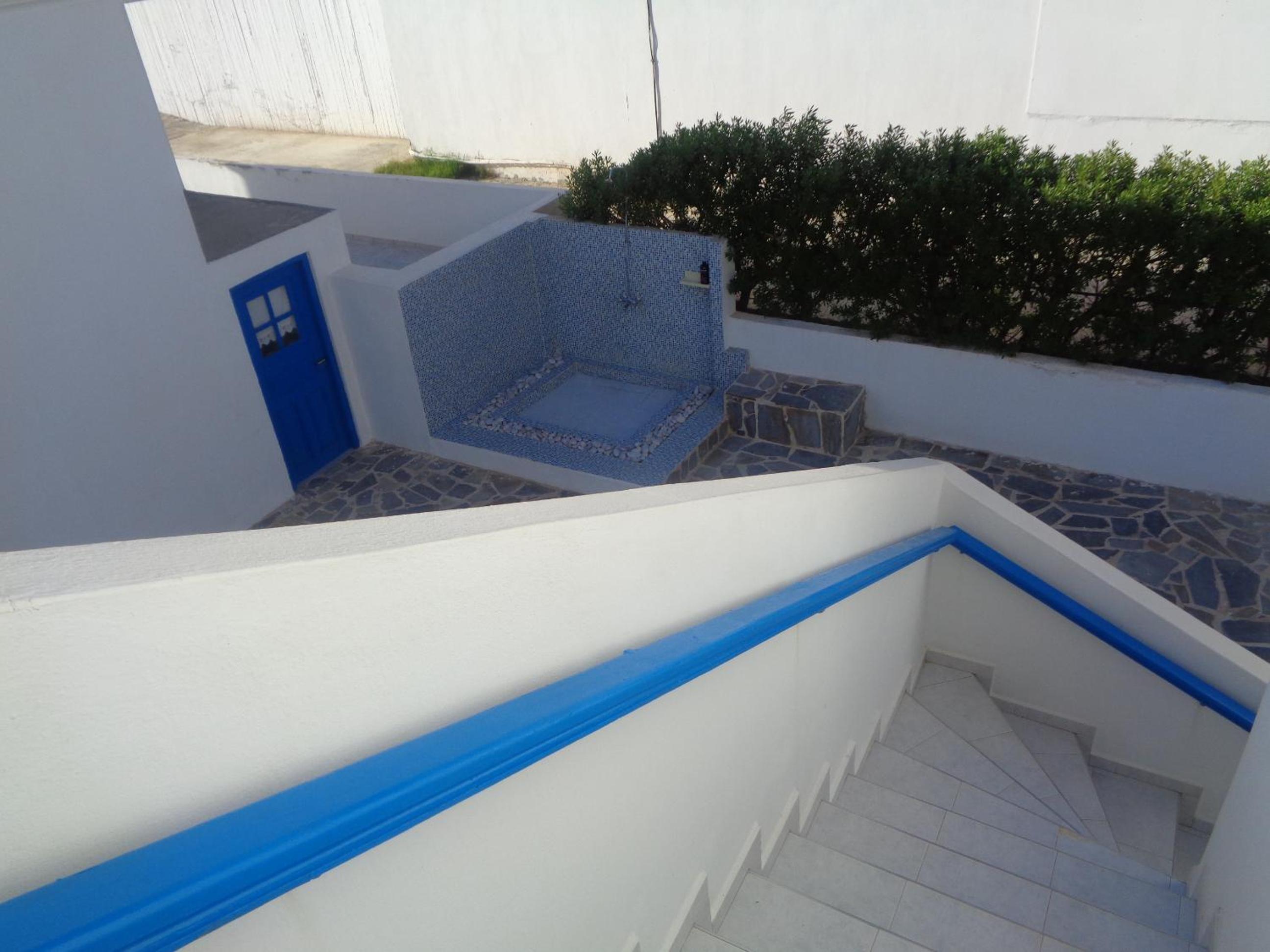 Blue and White Studios & Apartments