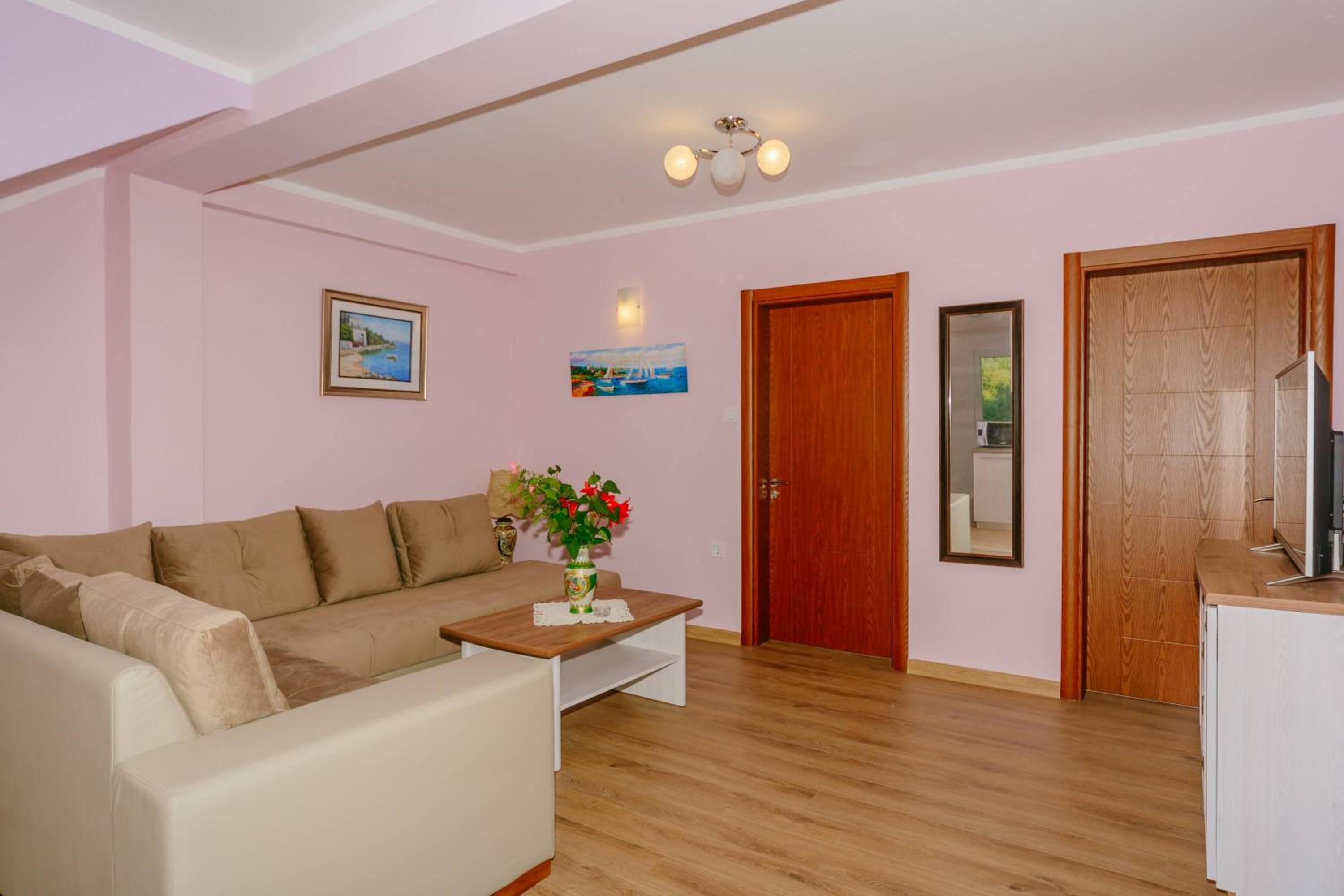 Paradise Bay Apartments