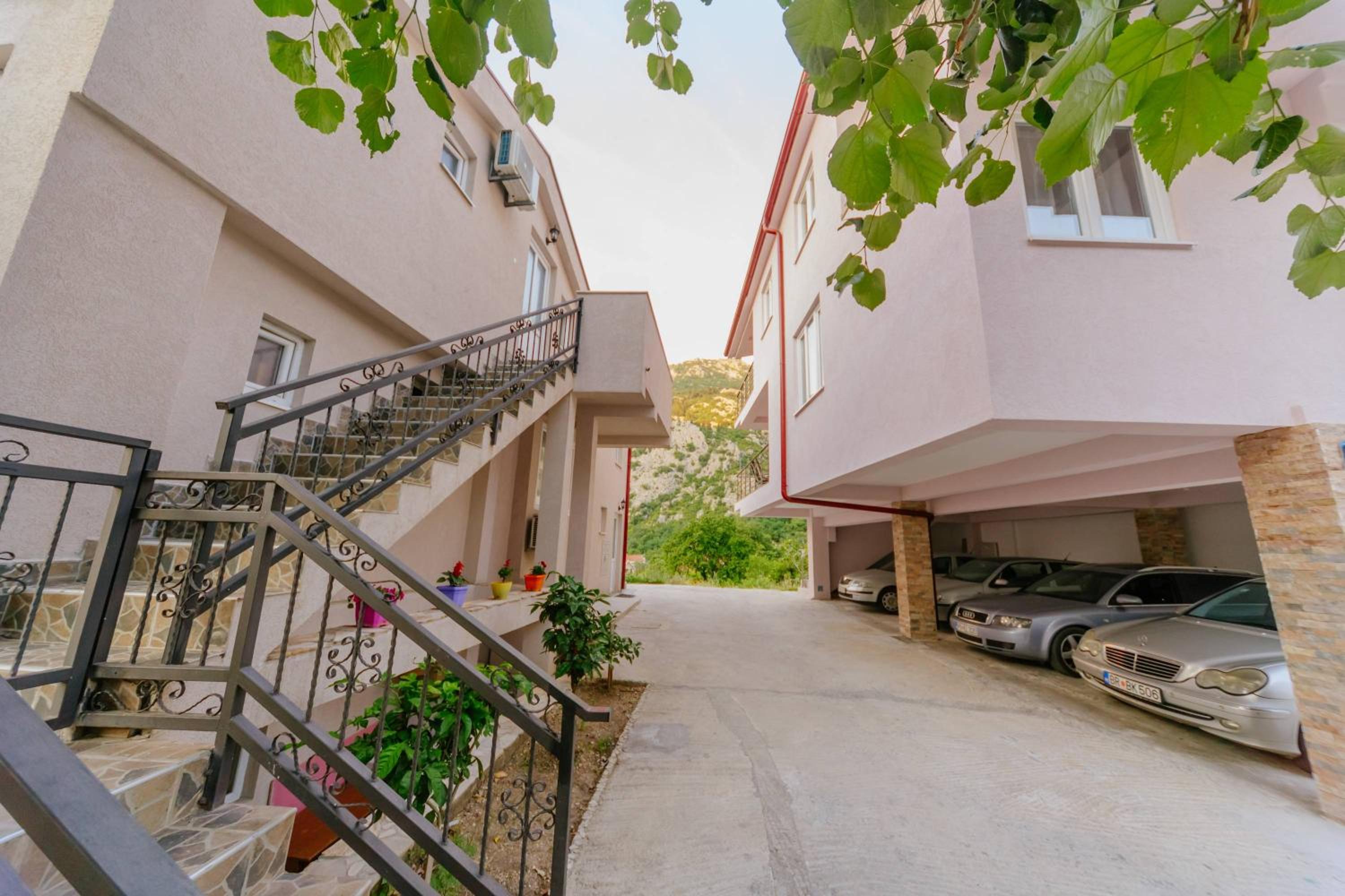 Paradise Bay Apartments