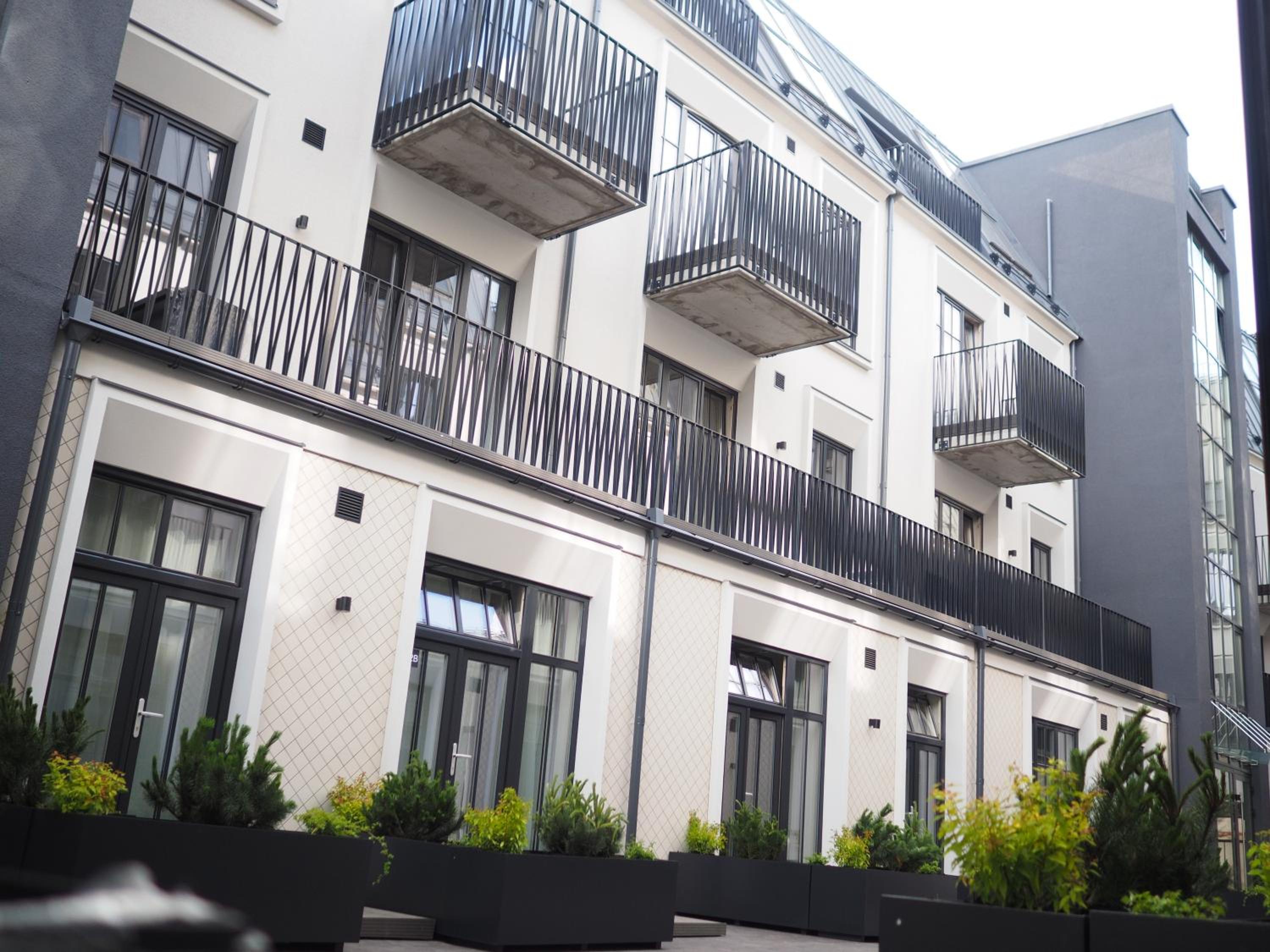 Garden Hill Apartments view 3