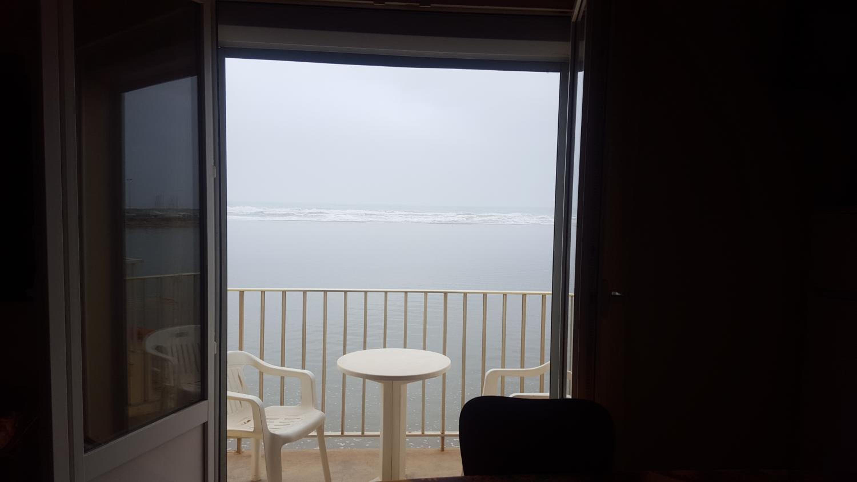 Les Corsaires direct plage près du port