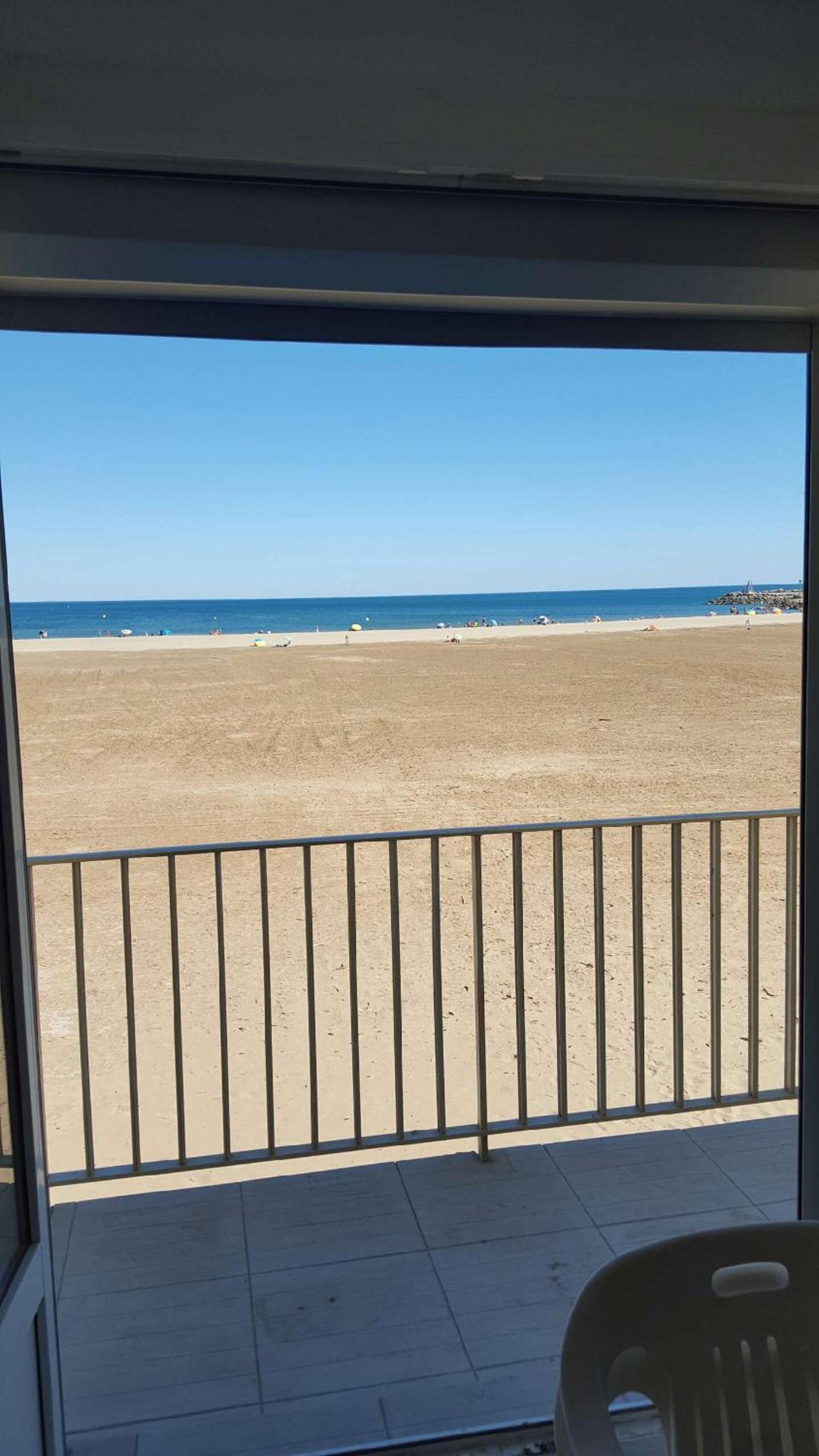 Les Corsaires direct plage près du port