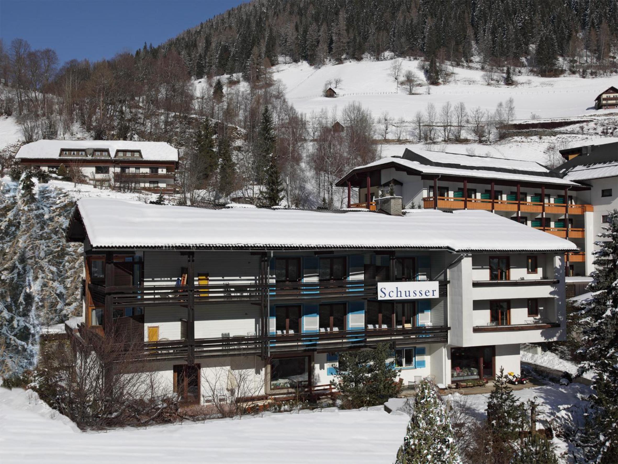 Gästehaus Schusser an der Therme, Frühstück, Doppelzimmer und Ferienwohnung