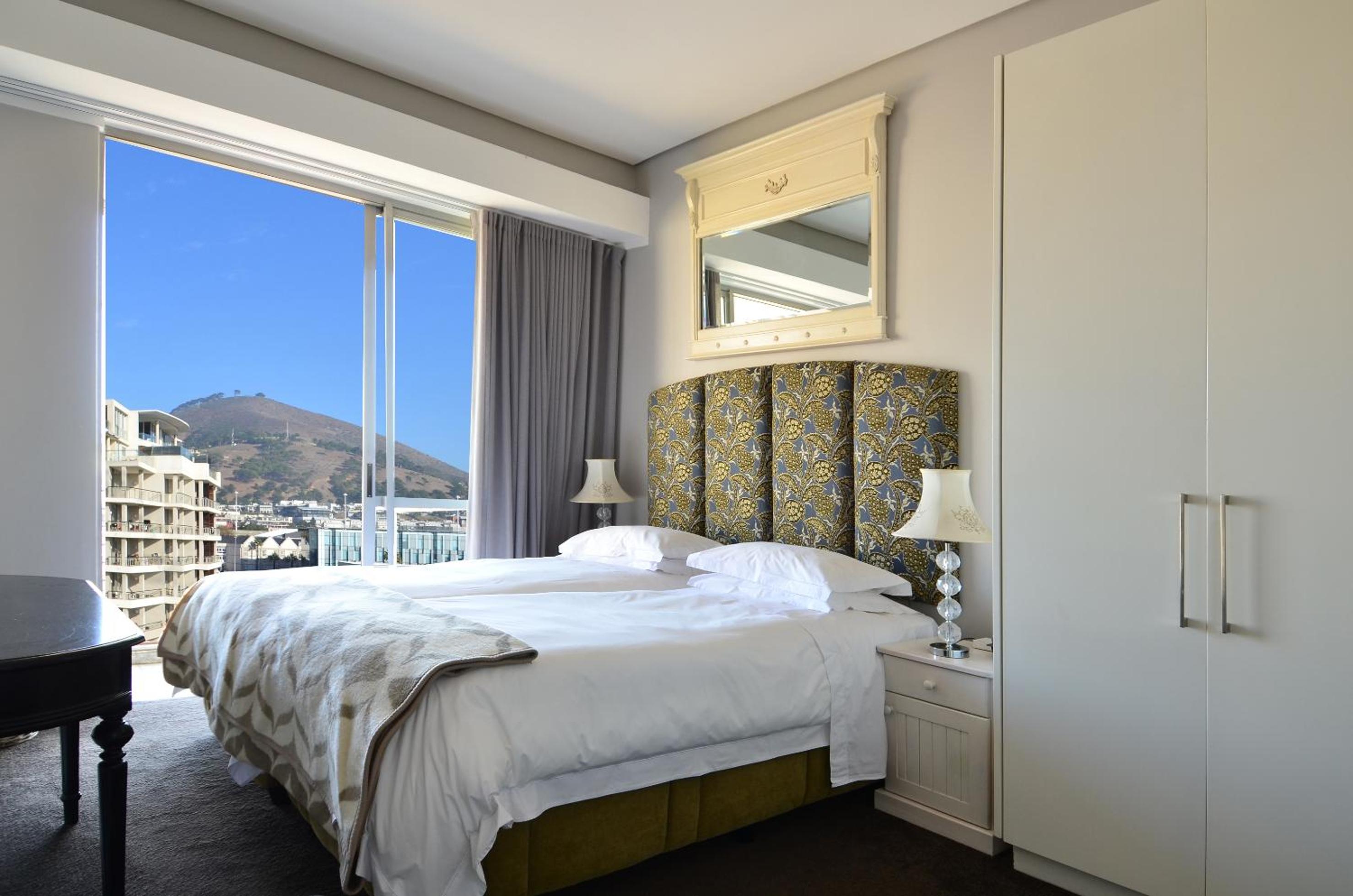 410 Harbour Bridge view 2