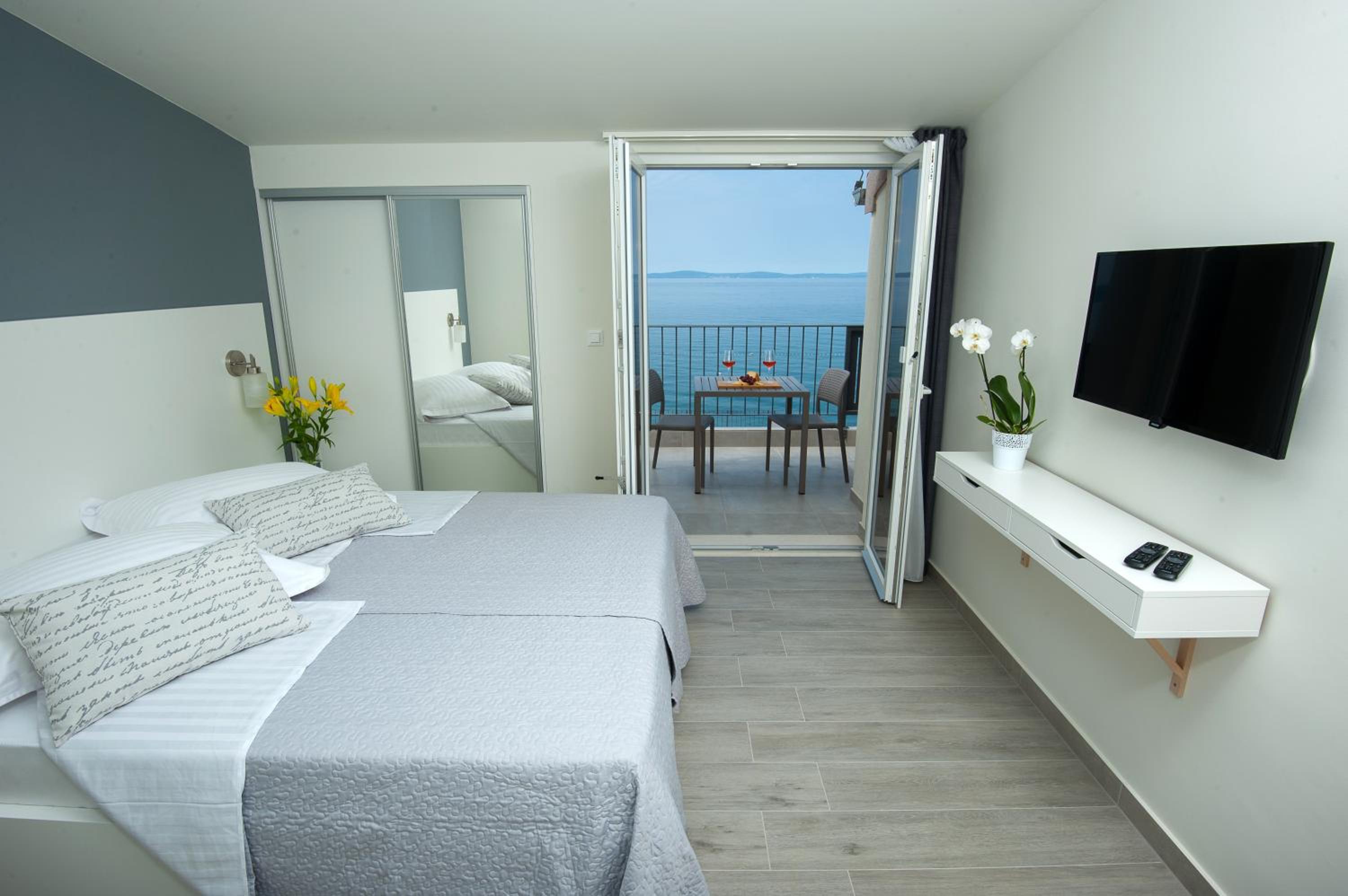 Seaside Luxury Suites