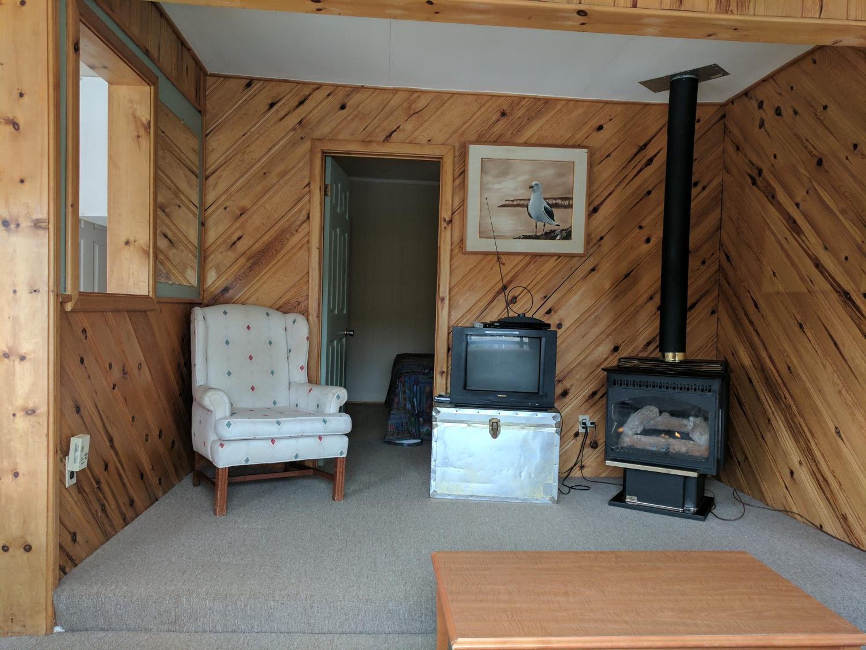 Algonquin Lakeside Inn
