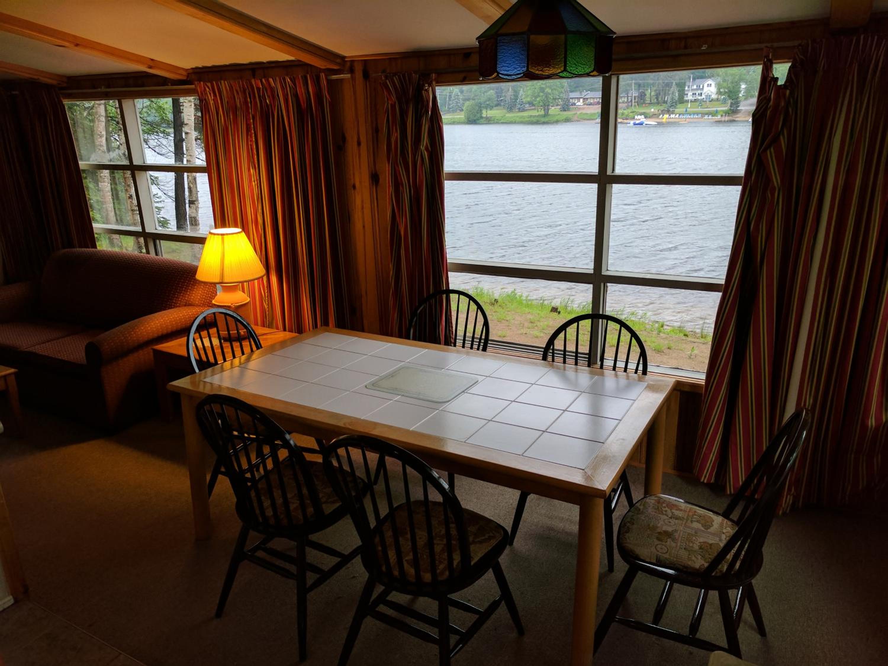 Algonquin Lakeside Inn