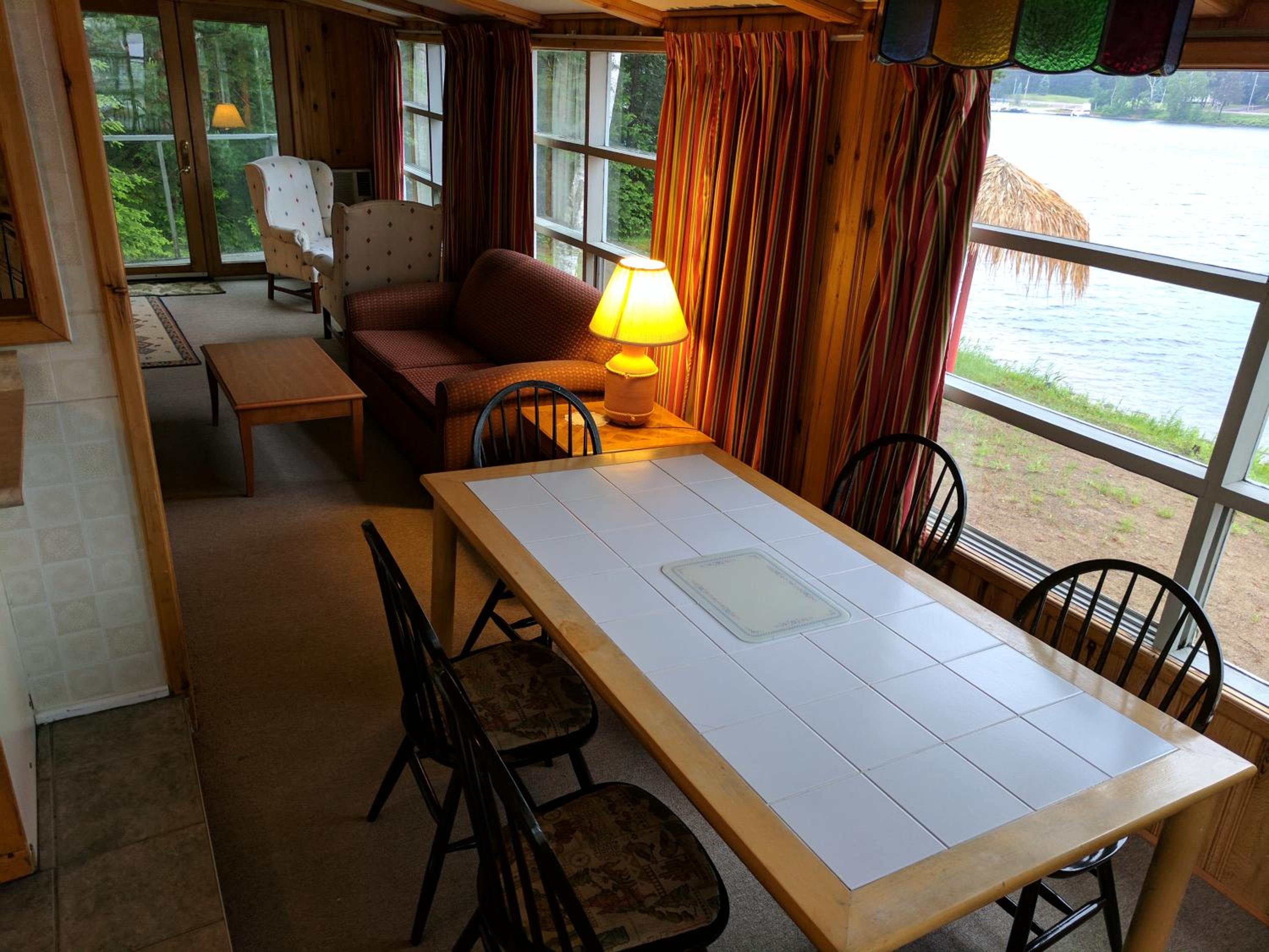 Algonquin Lakeside Inn