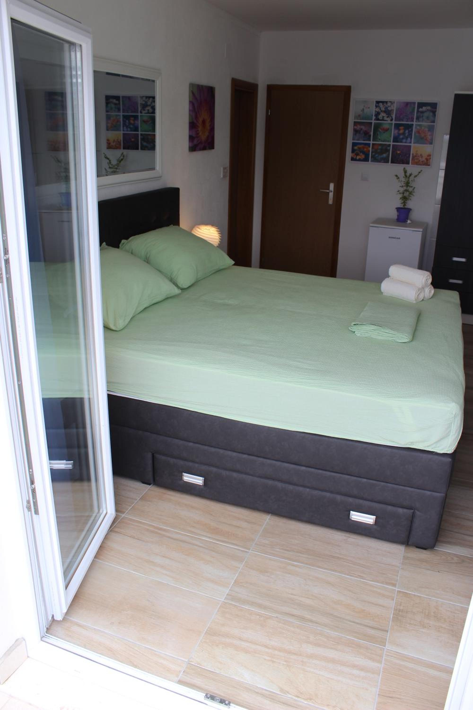 Guest House Put