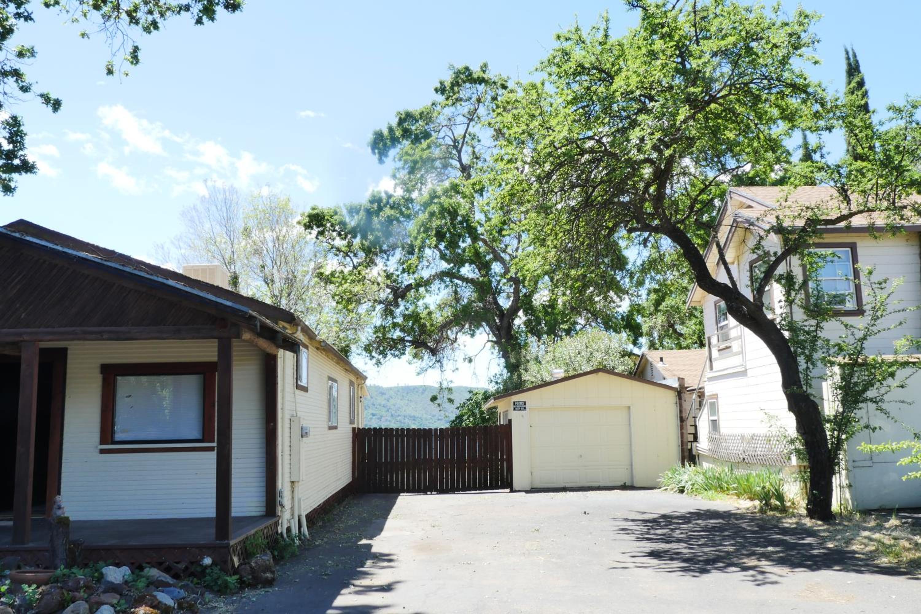Bungalow on the lake view 3