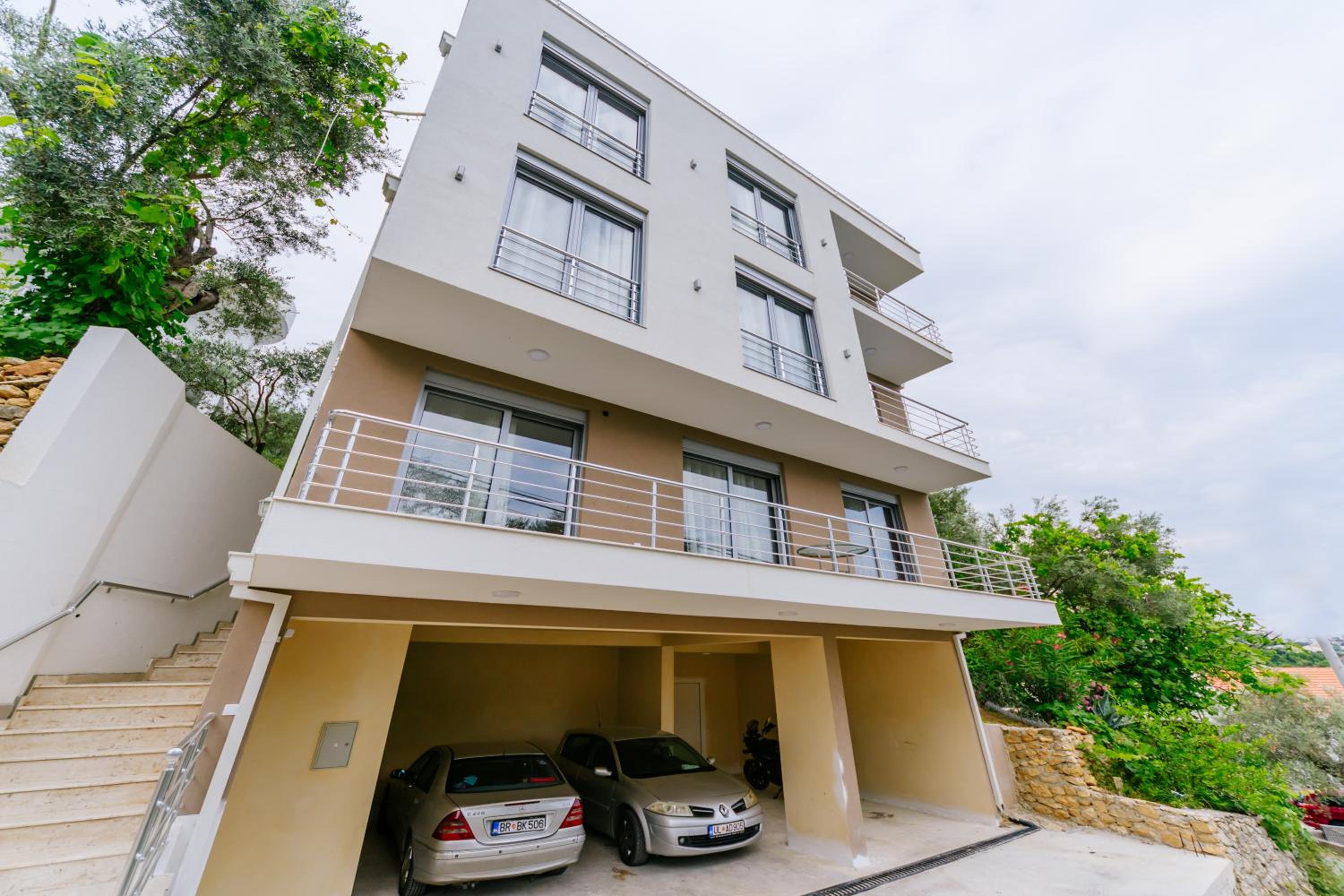 Teuta Apartments view 3