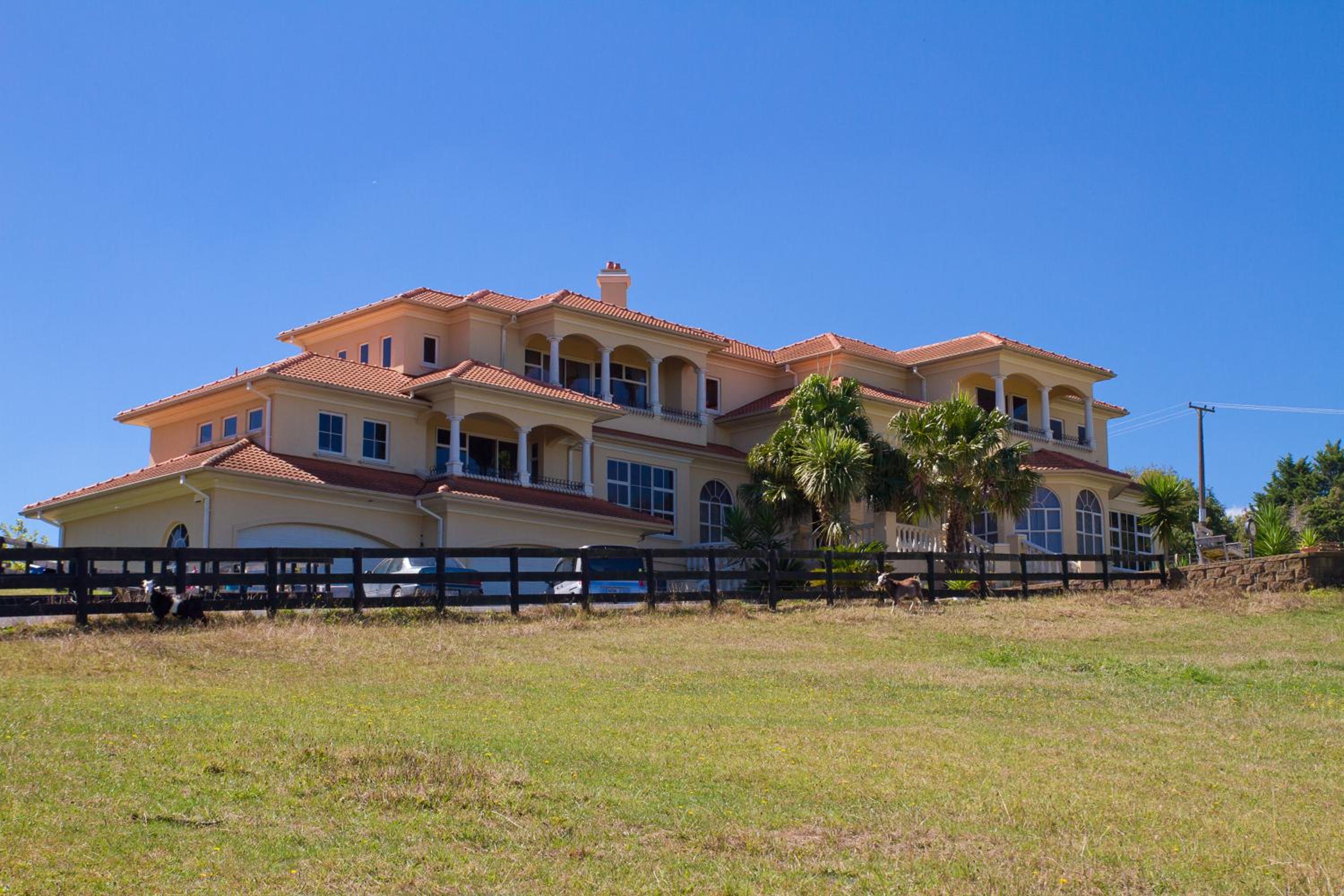 Hotel Rua Resort - Image 1