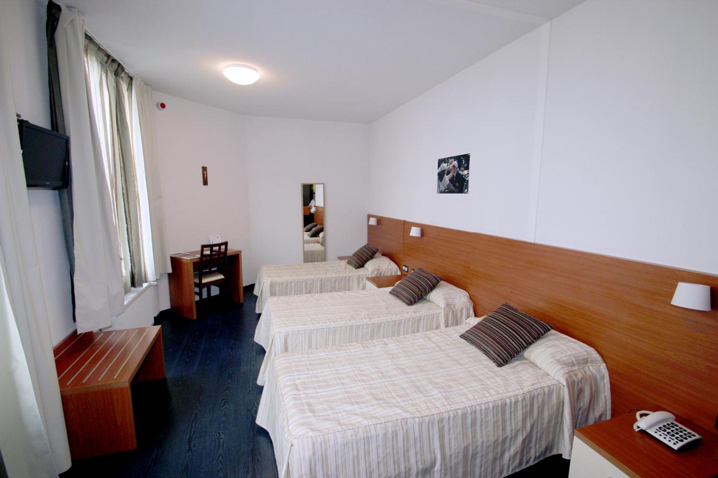 Hotel Florence en Lourdes — hotel room
