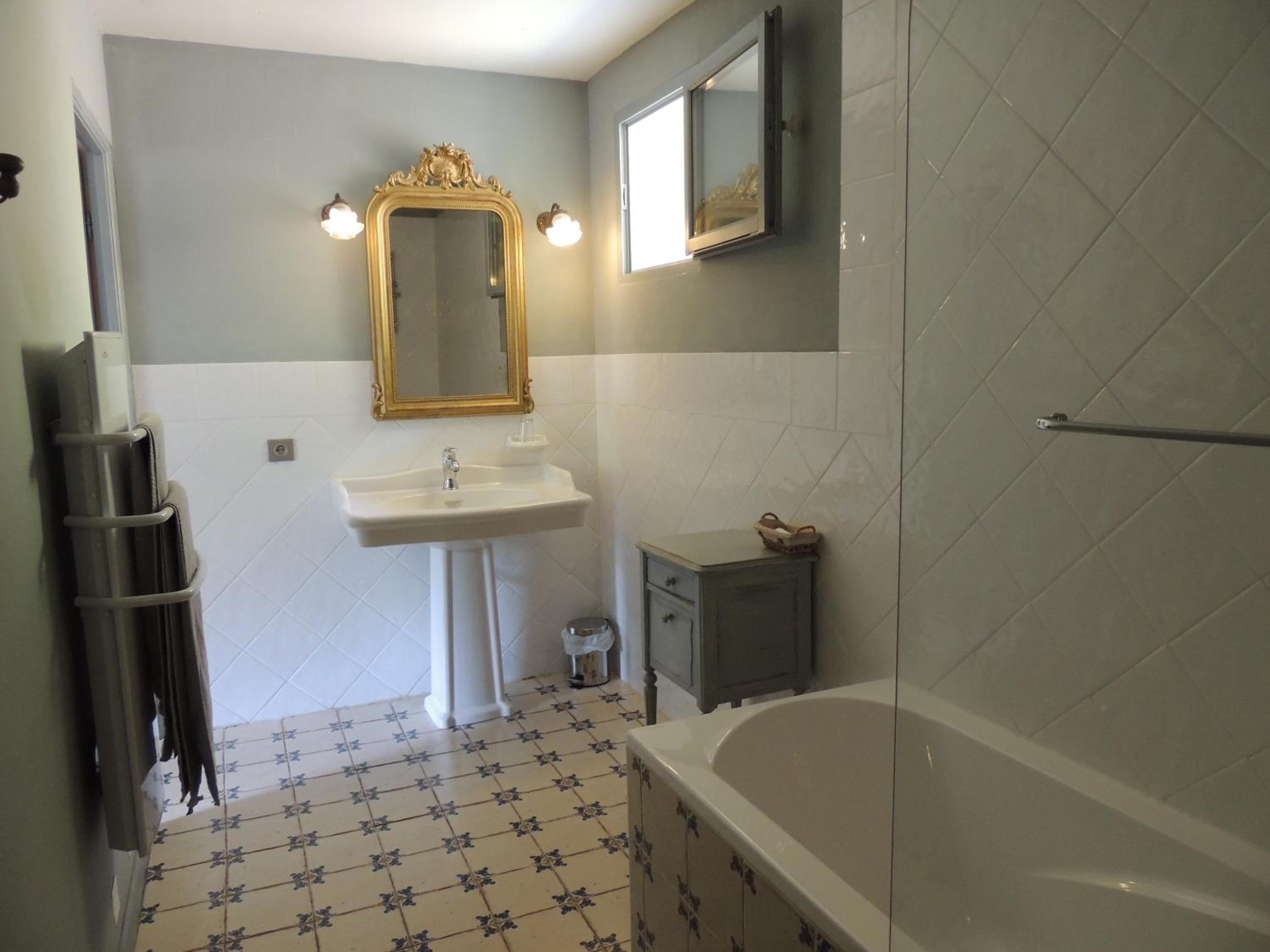 Nabat le Haut, chambre et table d'hotes view 3