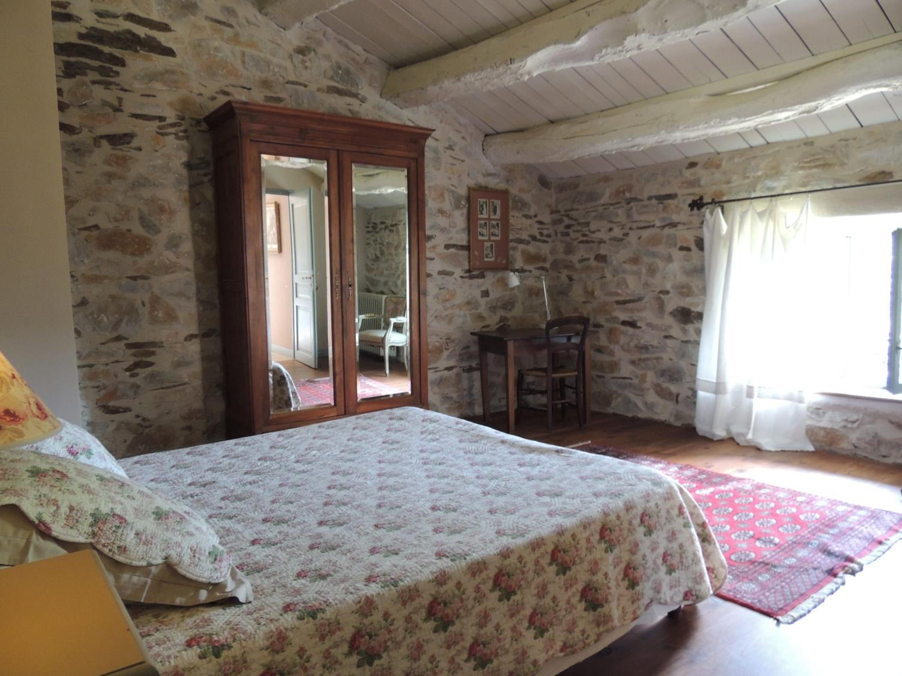Nabat le Haut, chambre et table d'hotes view 2