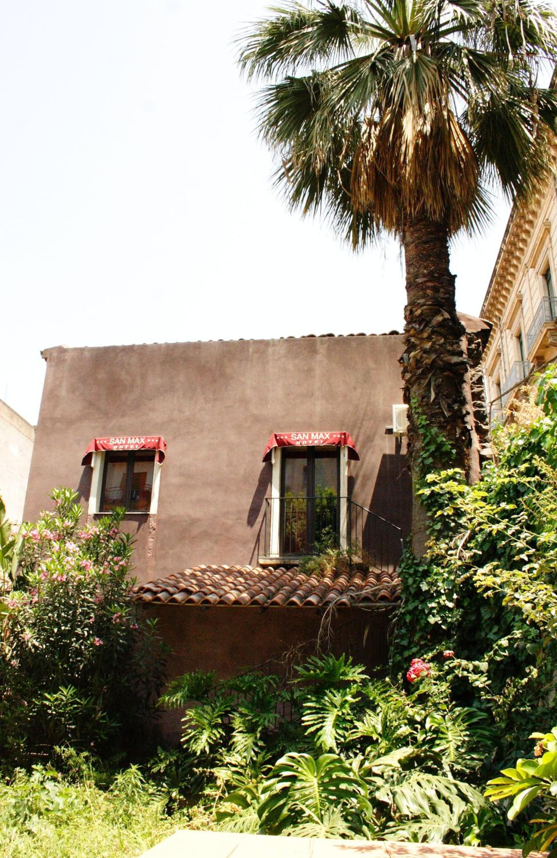 Hotel San Max Hotel - Image 1